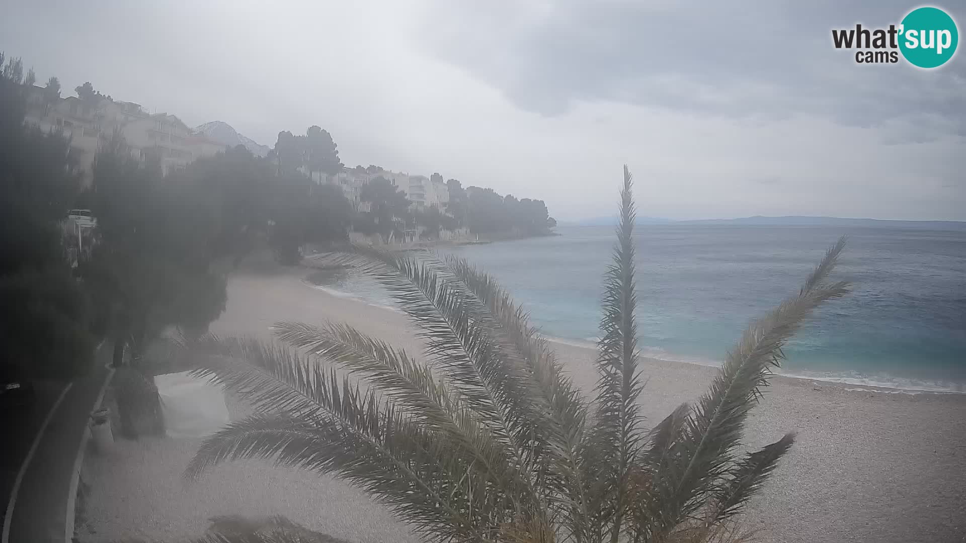 Web kamera Plaža Lučica Brela – Pogled uživo na jadransku obalu