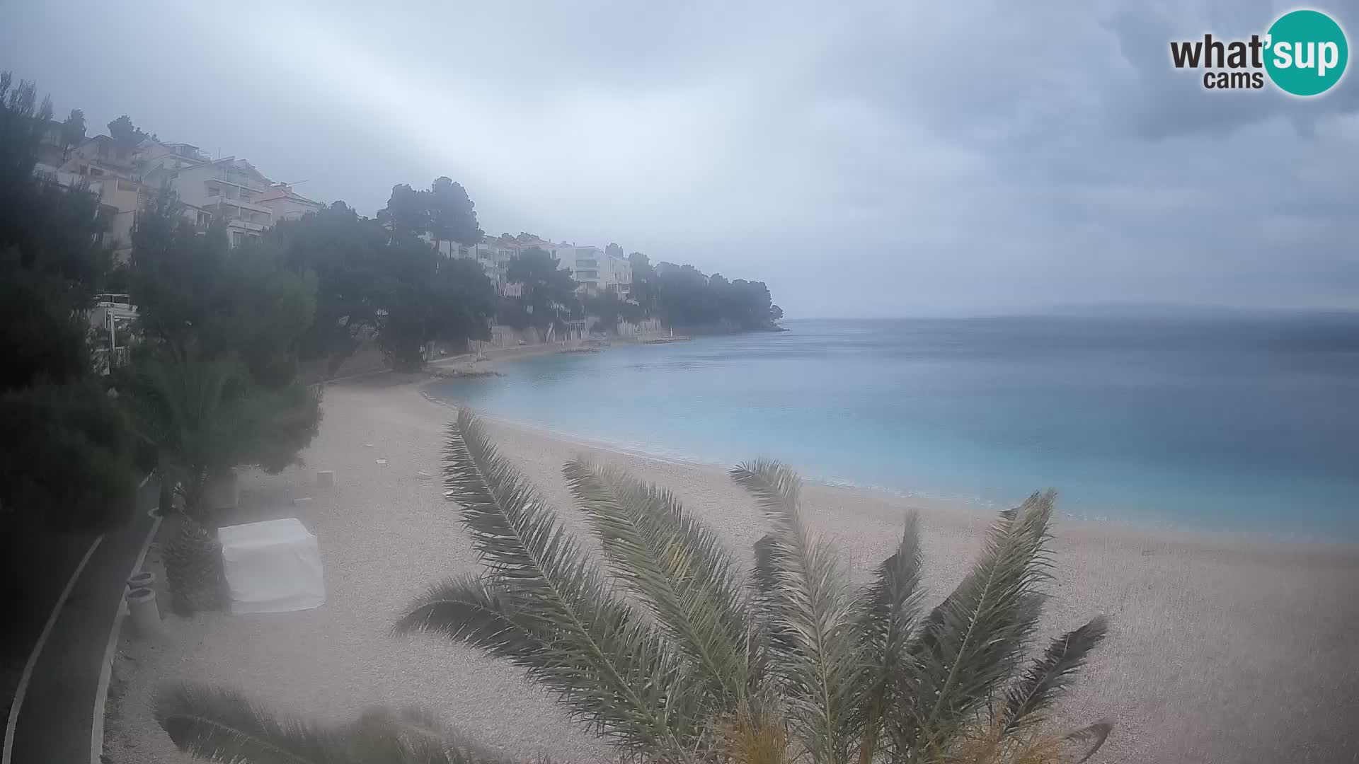 Spletna kamera Plaža Lučica Brela – Pogled v živo na Jadransko obalo