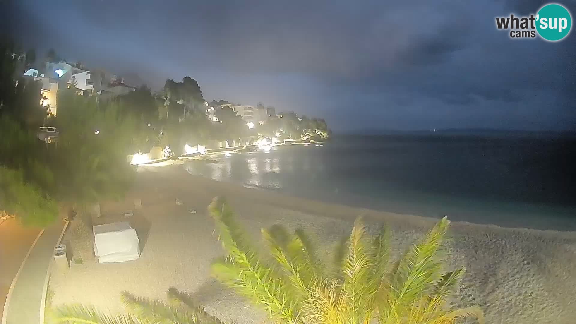 Spletna kamera Plaža Lučica Brela – Pogled v živo na Jadransko obalo