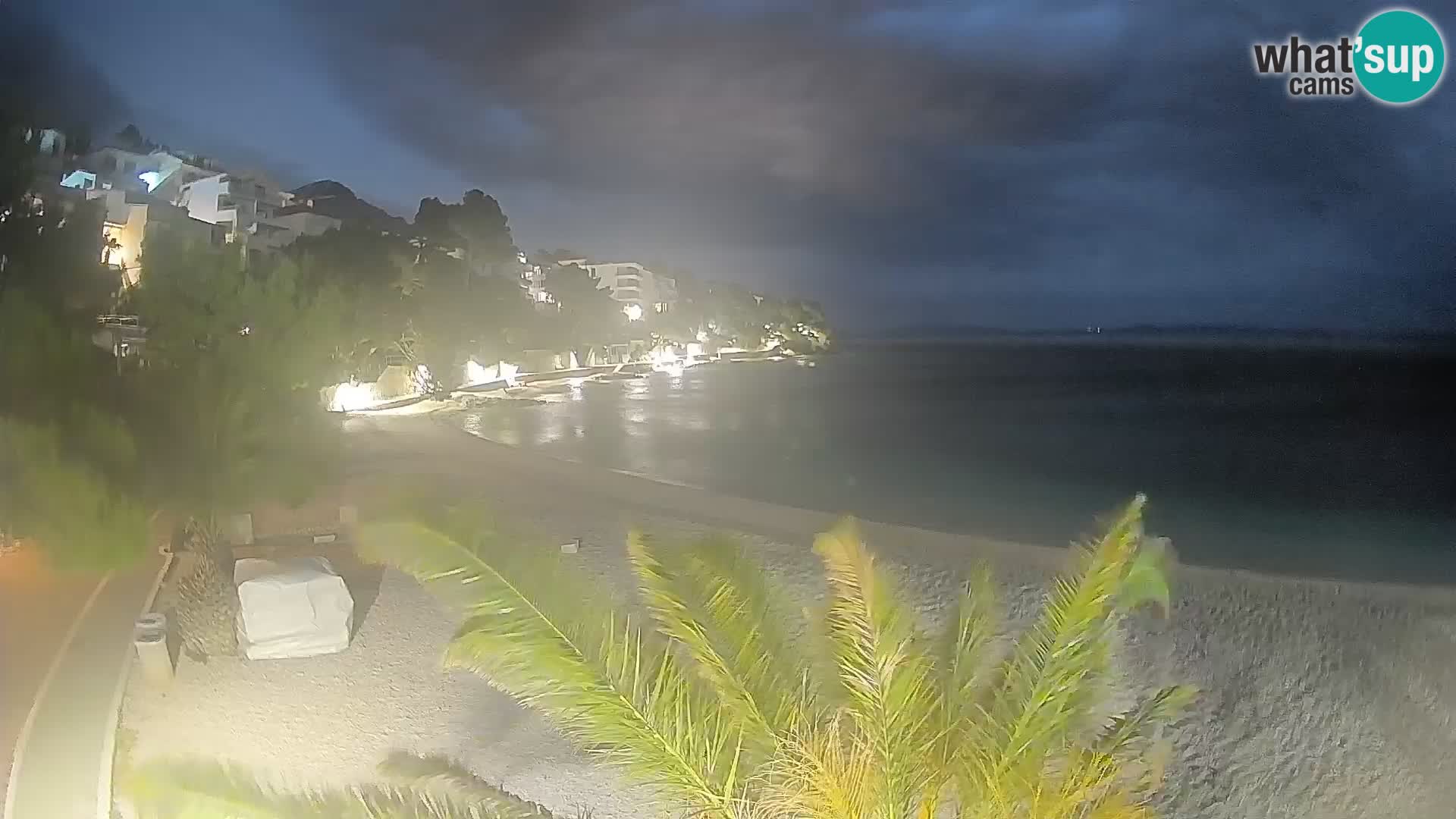 Web kamera Plaža Lučica Brela – Pogled uživo na jadransku obalu