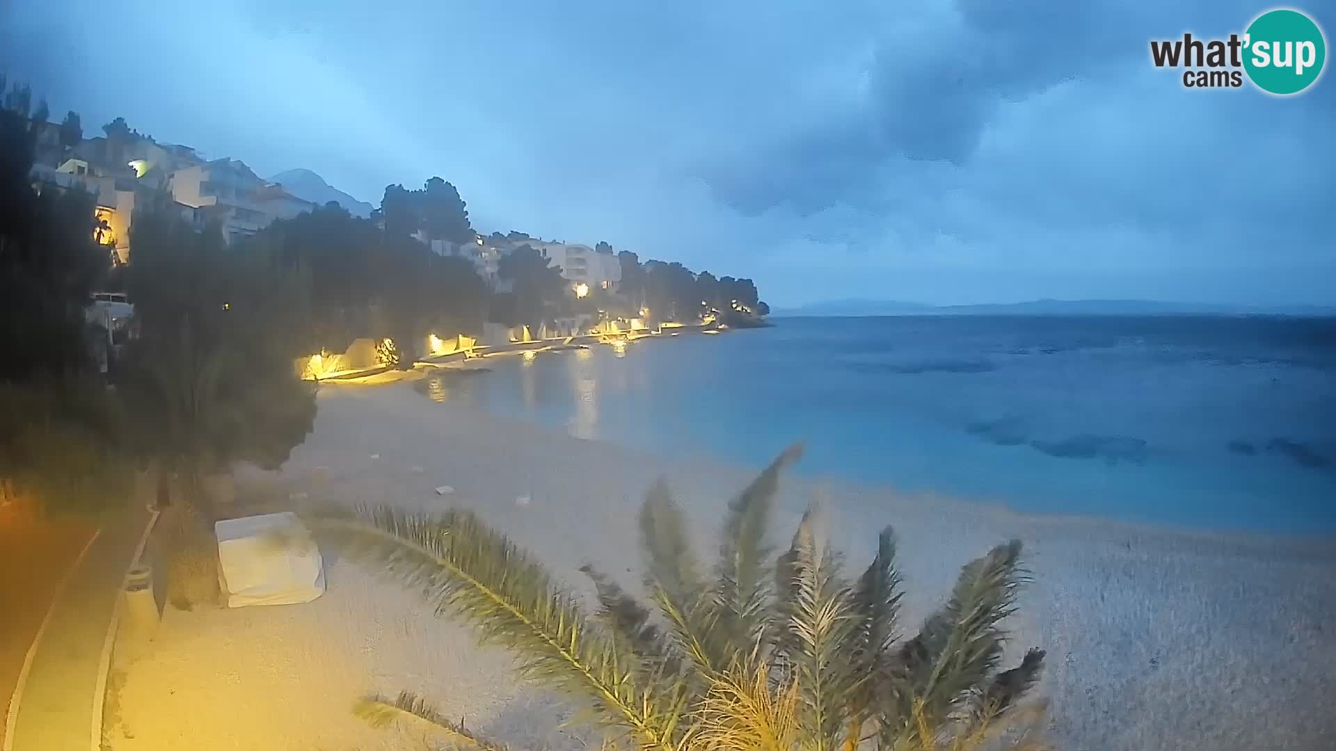 Spletna kamera Plaža Lučica Brela – Pogled v živo na Jadransko obalo