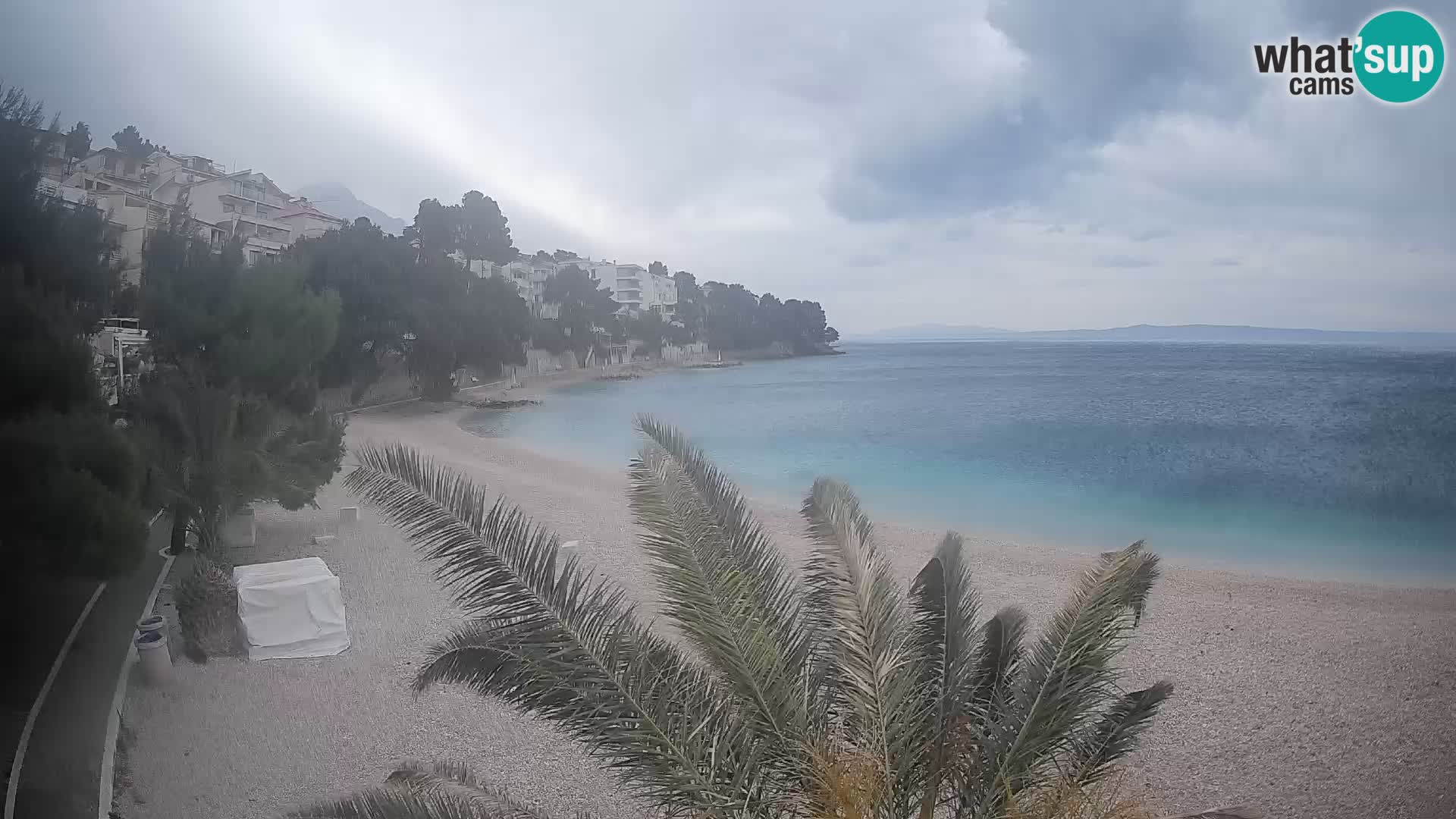 Web kamera Plaža Lučica Brela – Pogled uživo na jadransku obalu