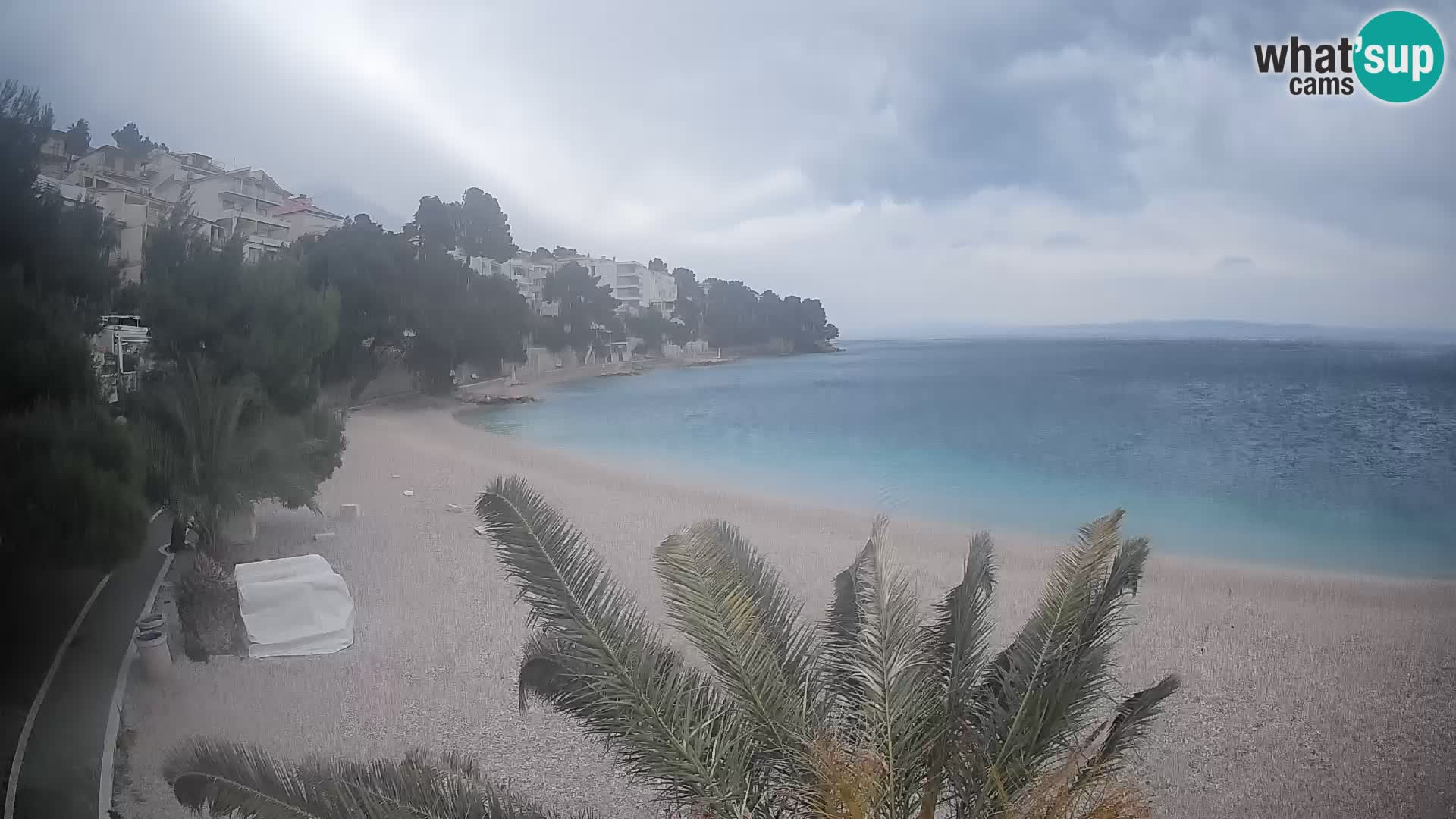Spletna kamera Plaža Lučica Brela – Pogled v živo na Jadransko obalo