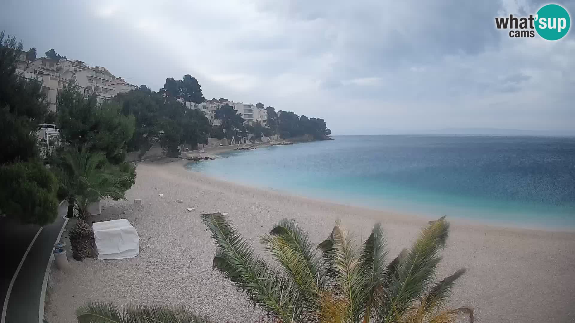 Spletna kamera Plaža Lučica Brela – Pogled v živo na Jadransko obalo