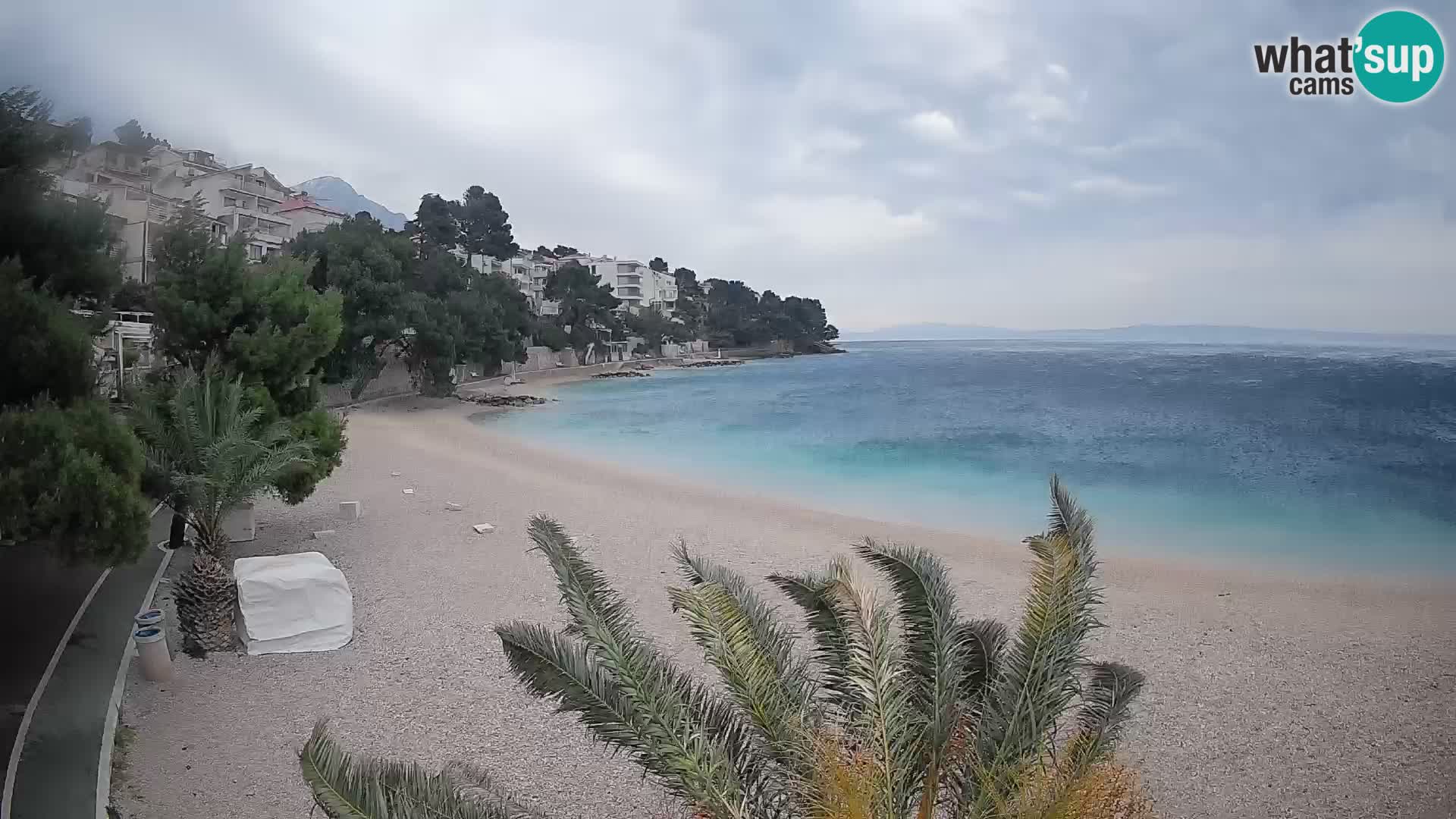 Spletna kamera Plaža Lučica Brela – Pogled v živo na Jadransko obalo