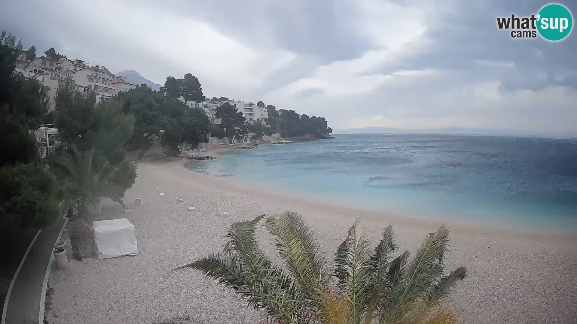 Web kamera Plaža Lučica Brela – Pogled uživo na jadransku obalu