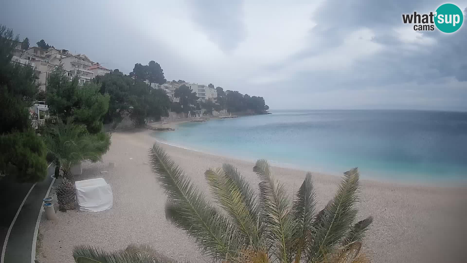 Web kamera Plaža Lučica Brela – Pogled uživo na jadransku obalu