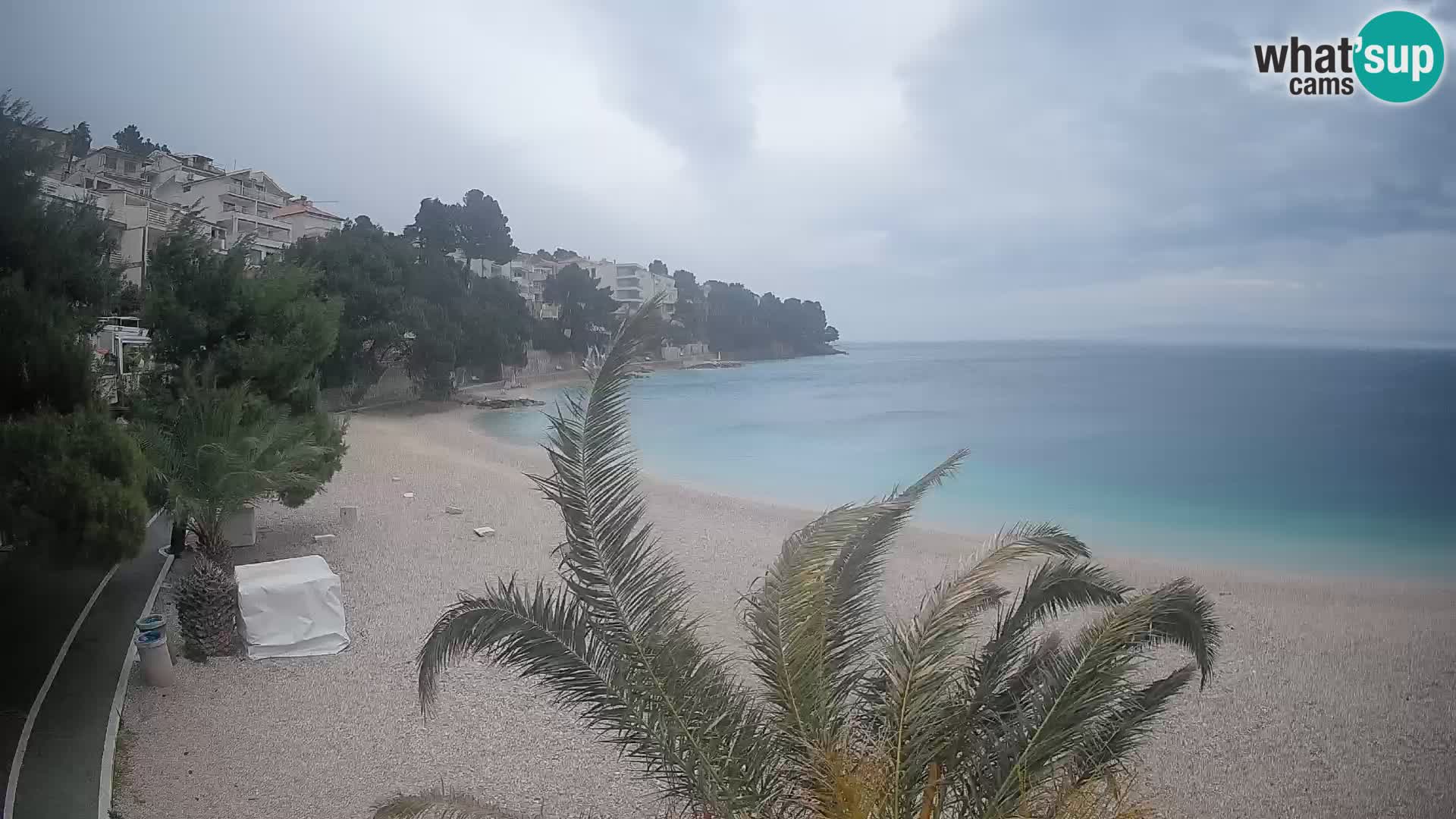 Web kamera Plaža Lučica Brela – Pogled uživo na jadransku obalu