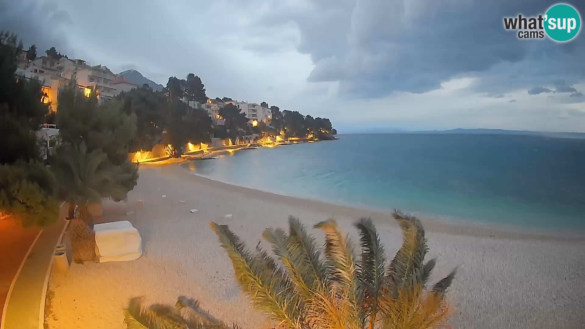 Spletna kamera Plaža Lučica Brela – Pogled v živo na Jadransko obalo