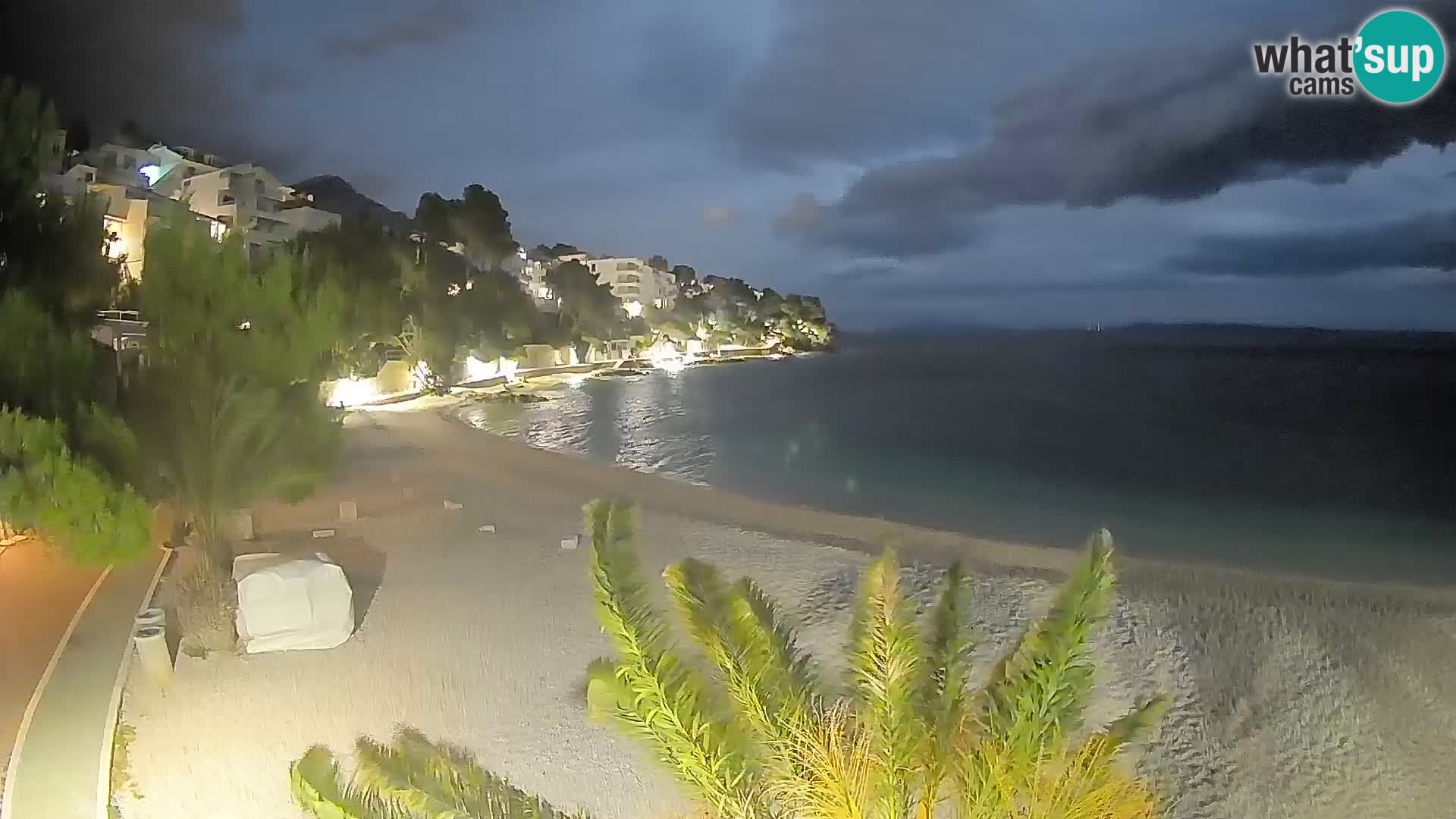 Spletna kamera Plaža Lučica Brela – Pogled v živo na Jadransko obalo