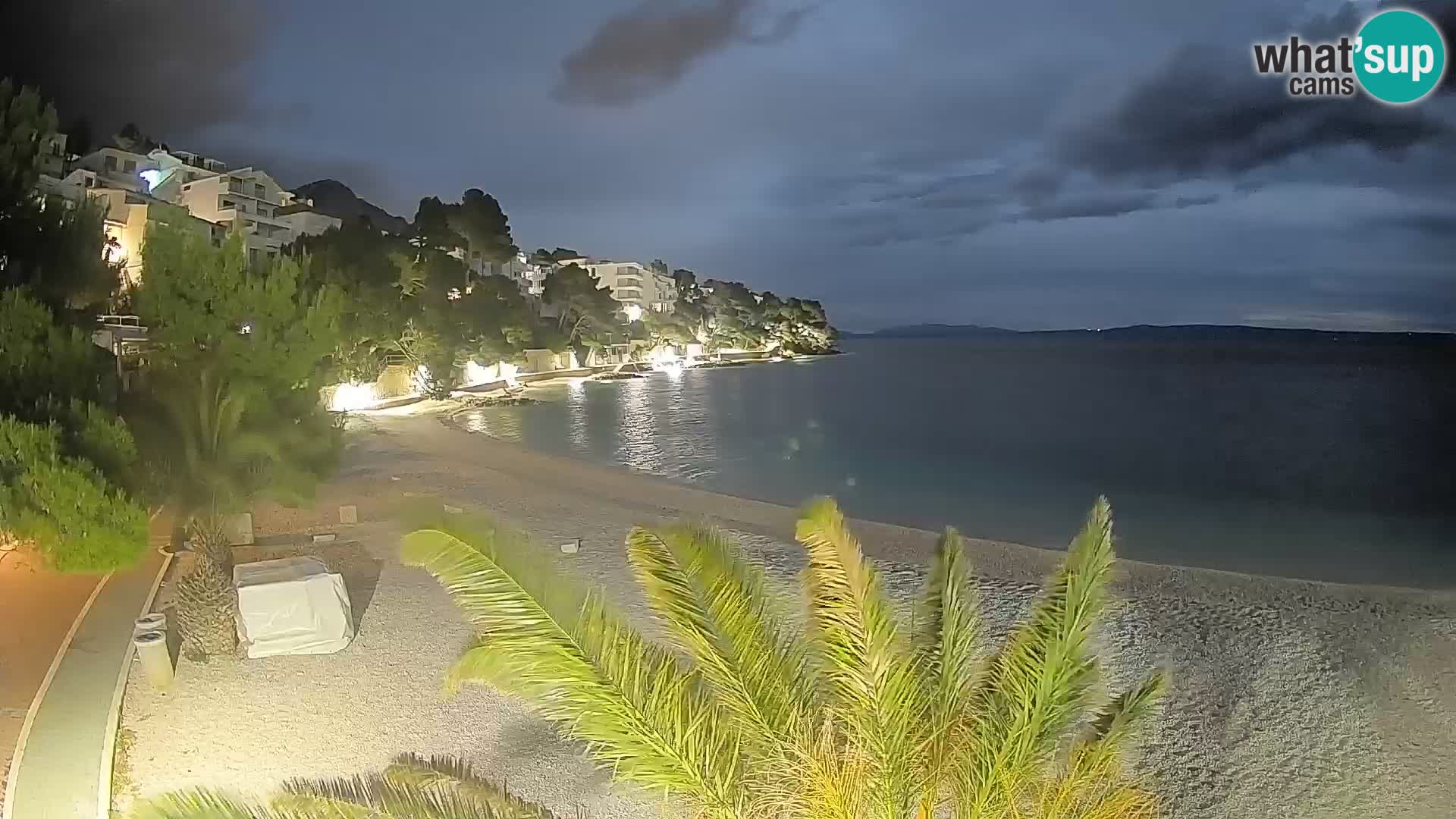 Spletna kamera Plaža Lučica Brela – Pogled v živo na Jadransko obalo