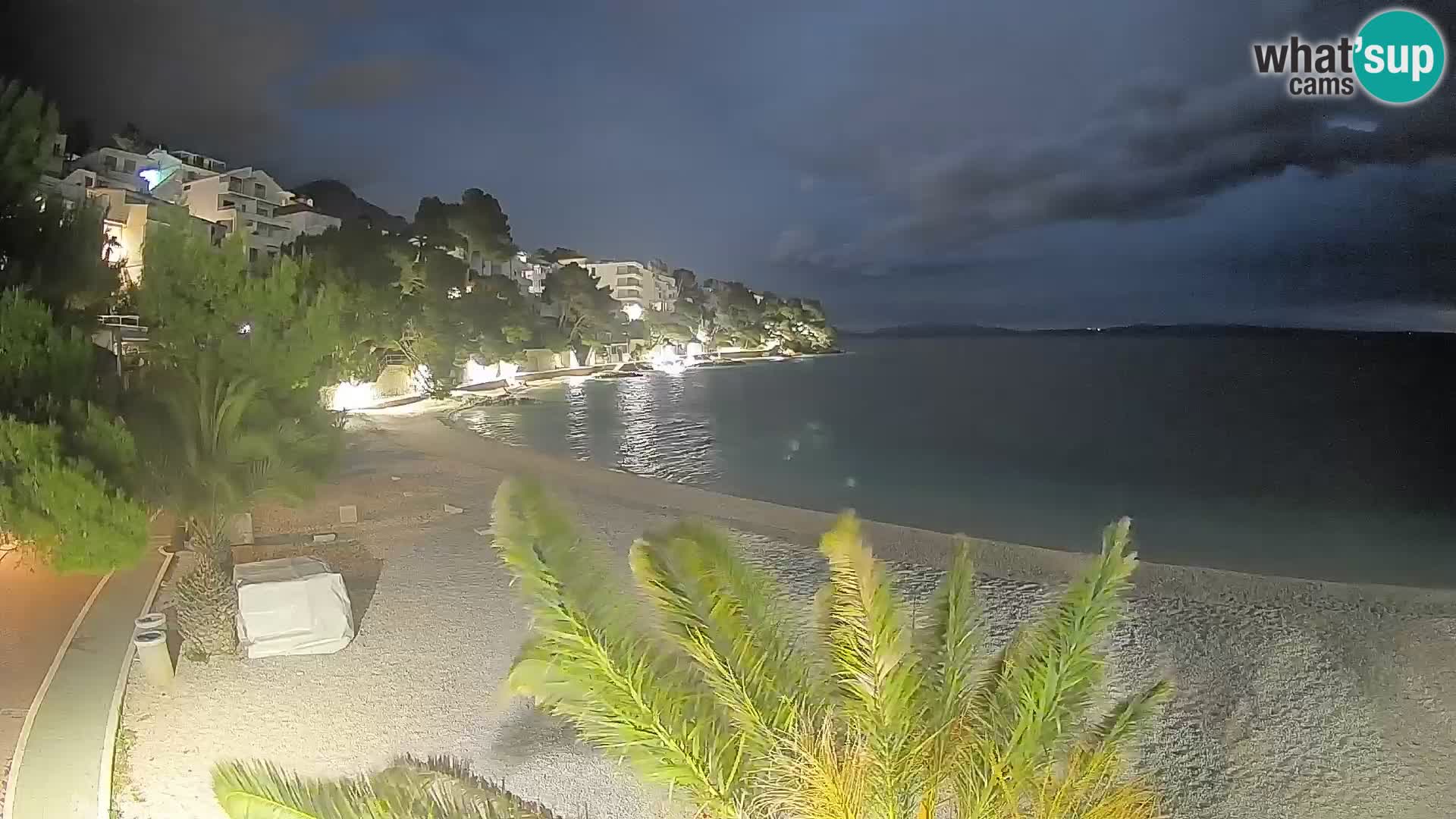 Spletna kamera Plaža Lučica Brela – Pogled v živo na Jadransko obalo