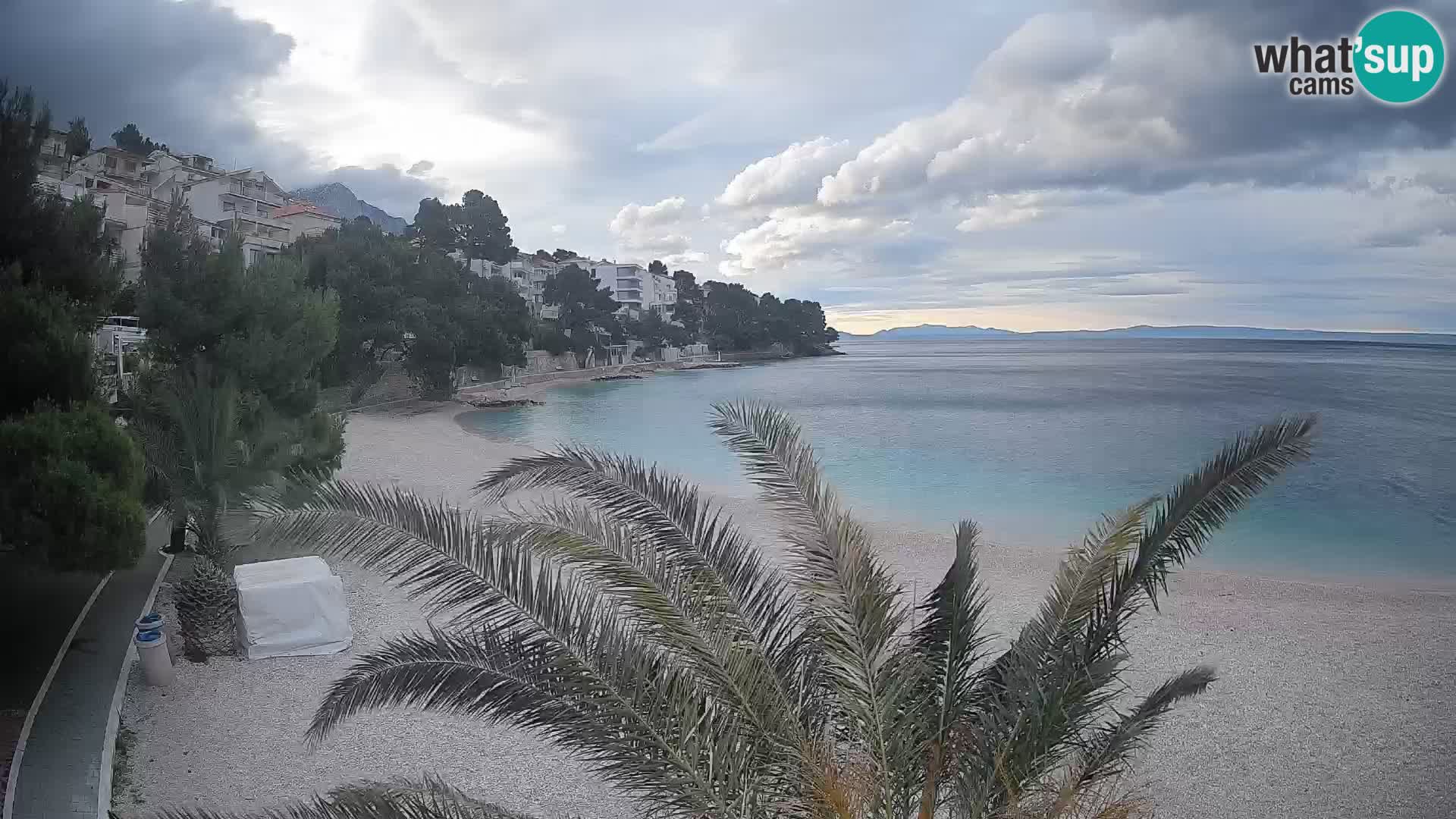 Web kamera Plaža Lučica Brela – Pogled uživo na jadransku obalu