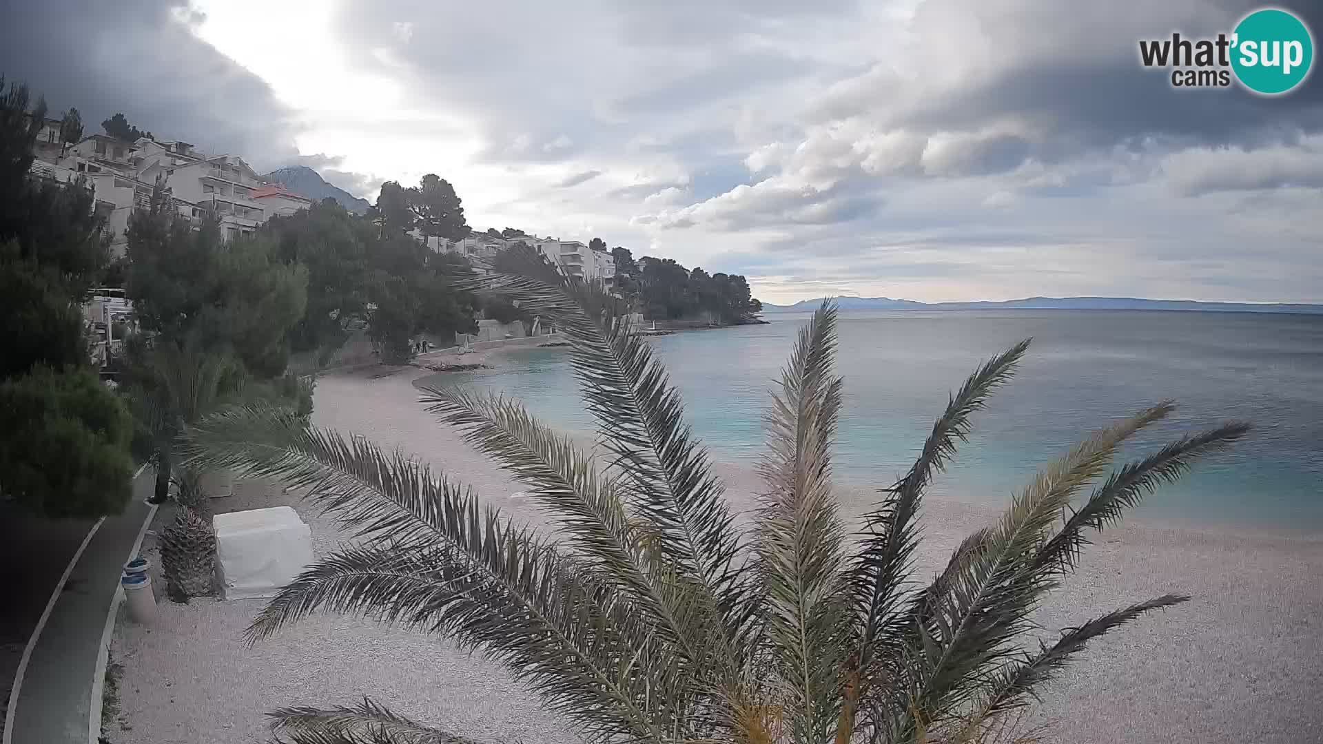 Web kamera Plaža Lučica Brela – Pogled uživo na jadransku obalu