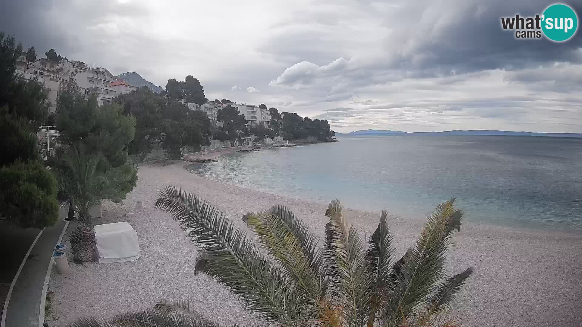 Web kamera Plaža Lučica Brela – Pogled uživo na jadransku obalu