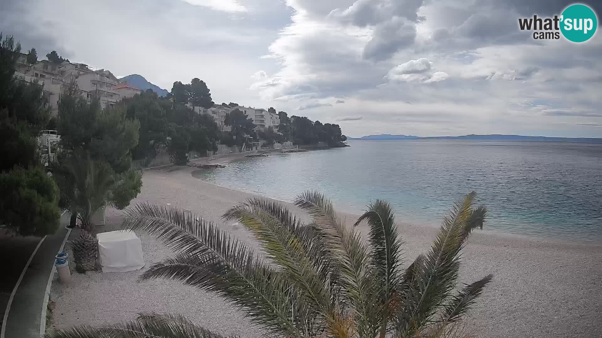 Web kamera Plaža Lučica Brela – Pogled uživo na jadransku obalu