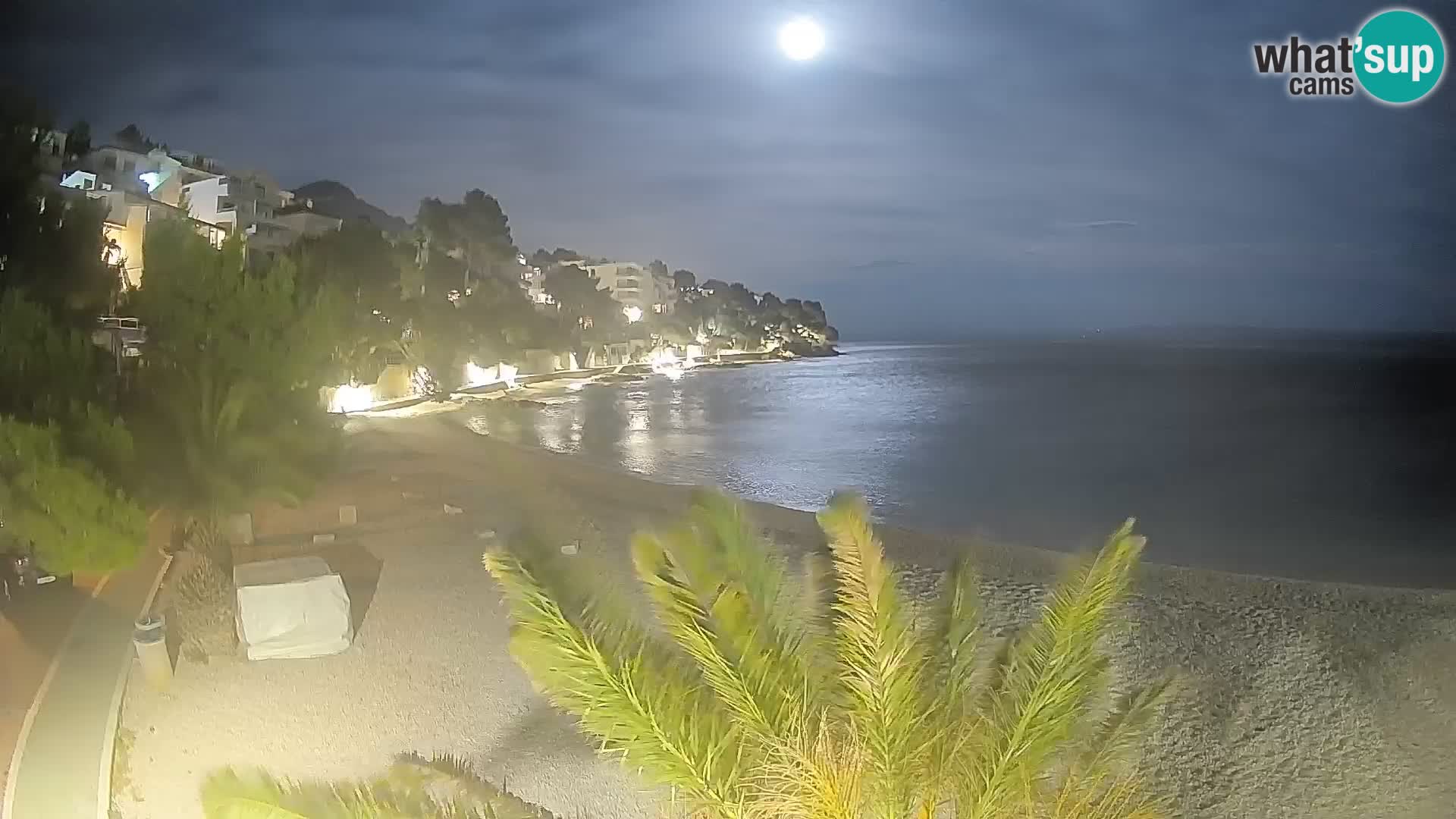 Spletna kamera Plaža Lučica Brela – Pogled v živo na Jadransko obalo