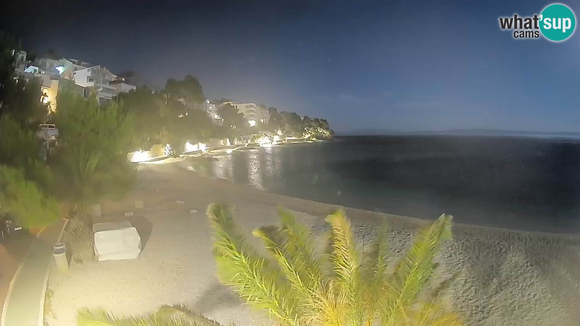 Web kamera Plaža Lučica Brela – Pogled uživo na jadransku obalu