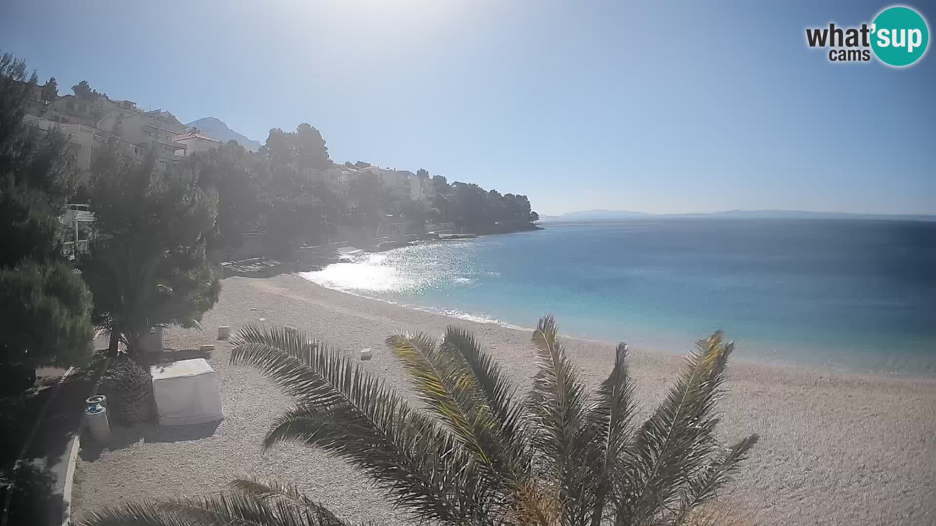 Spletna kamera Plaža Lučica Brela – Pogled v živo na Jadransko obalo