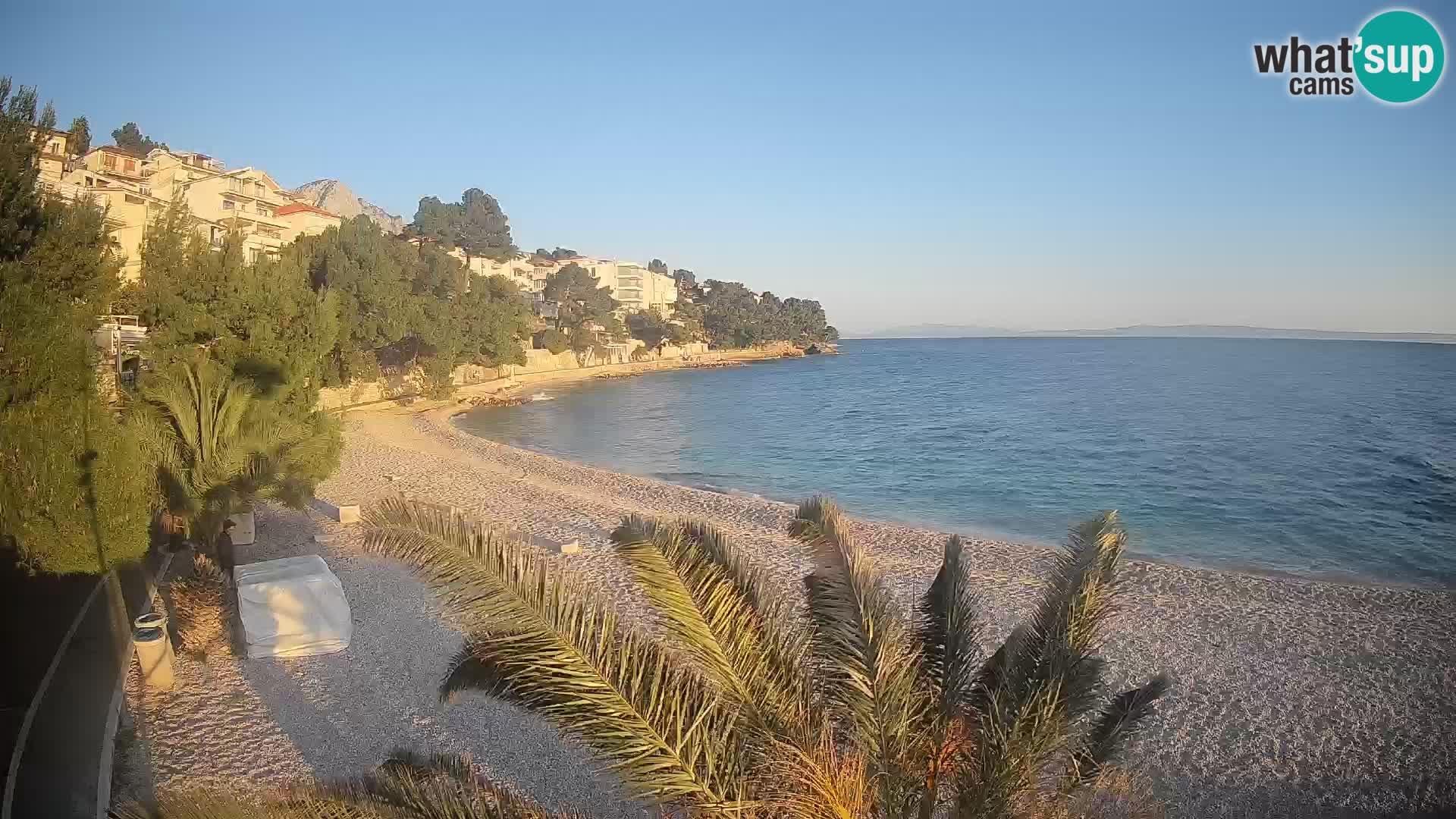 Spletna kamera Plaža Lučica Brela – Pogled v živo na Jadransko obalo