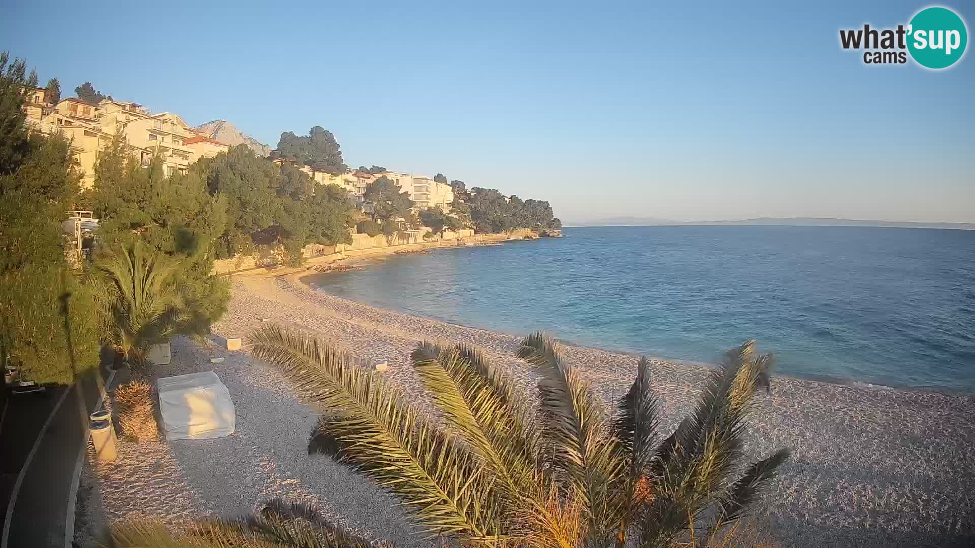 Spletna kamera Plaža Lučica Brela – Pogled v živo na Jadransko obalo