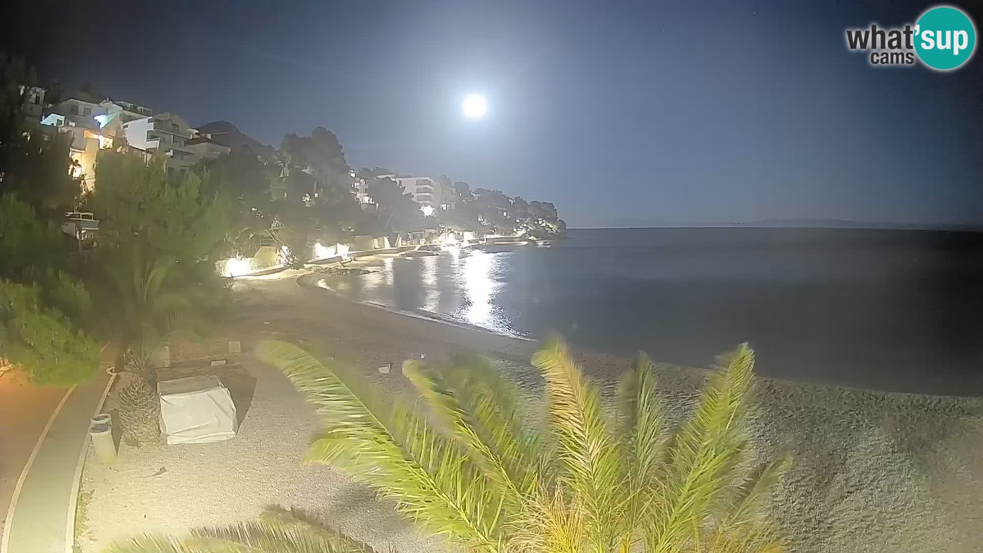 Web kamera Plaža Lučica Brela – Pogled uživo na jadransku obalu