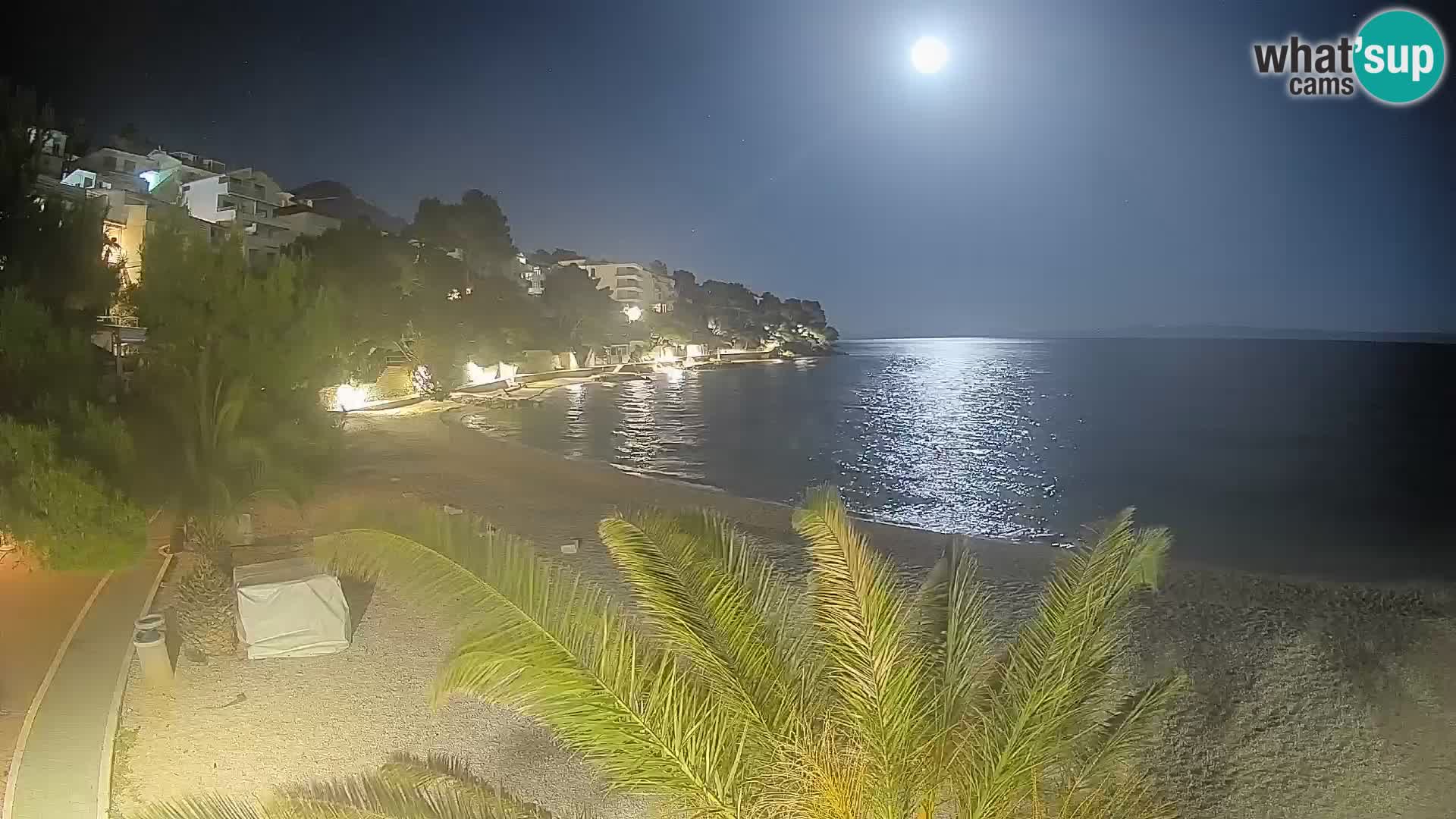 Spletna kamera Plaža Lučica Brela – Pogled v živo na Jadransko obalo