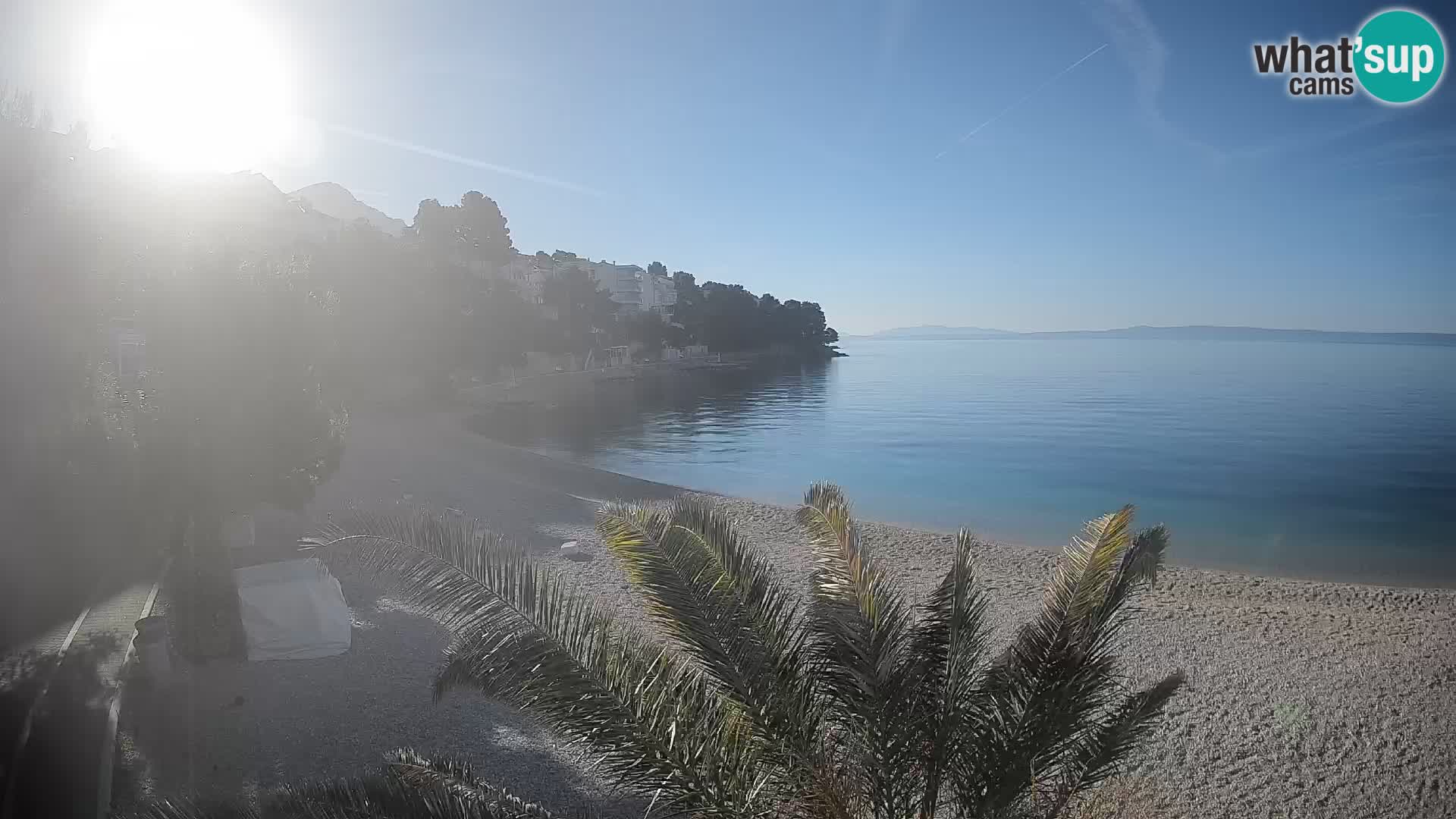 Web kamera Plaža Lučica Brela – Pogled uživo na jadransku obalu