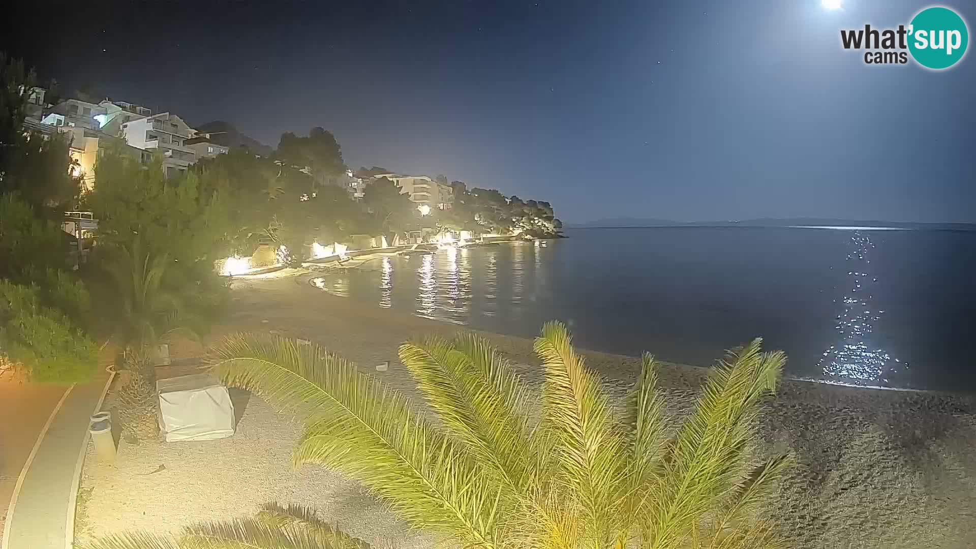 Spletna kamera Plaža Lučica Brela – Pogled v živo na Jadransko obalo