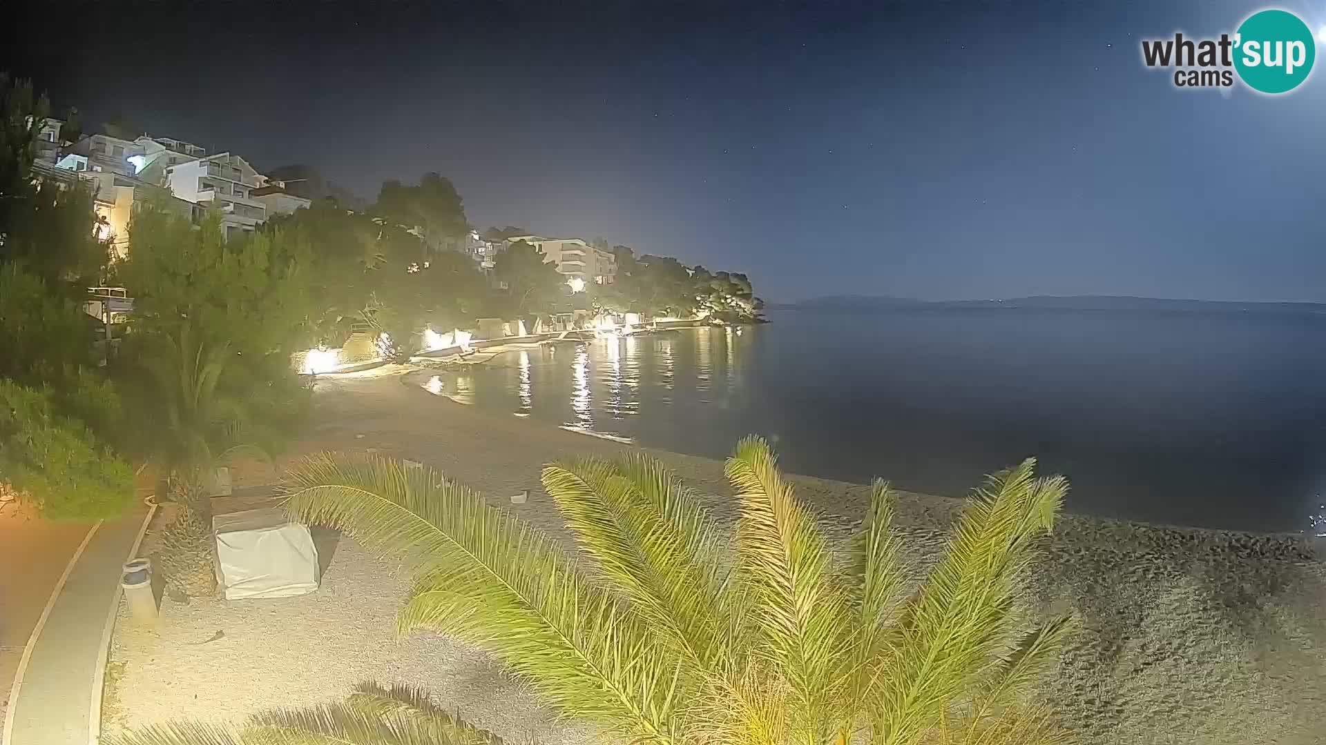 Spletna kamera Plaža Lučica Brela – Pogled v živo na Jadransko obalo