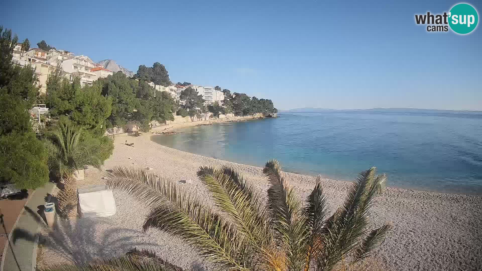 Web kamera Plaža Lučica Brela – Pogled uživo na jadransku obalu