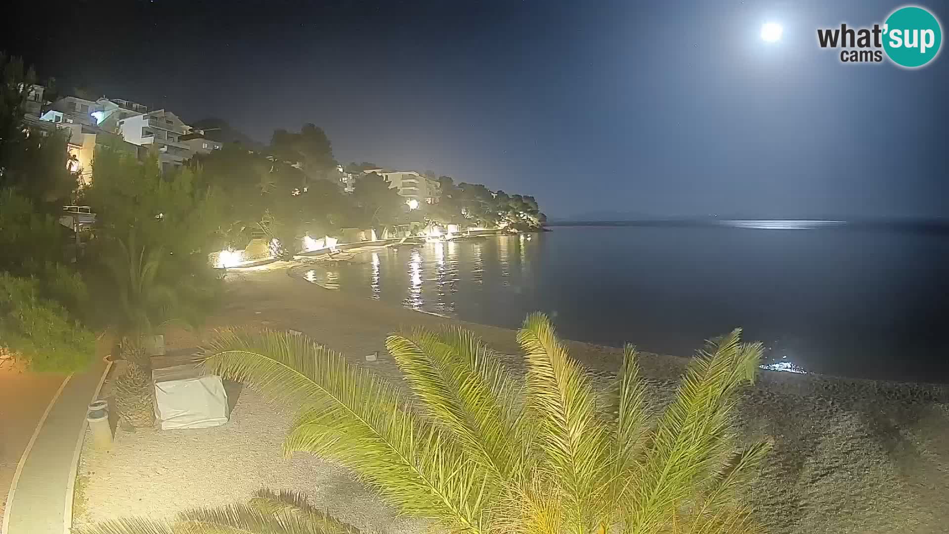 Spletna kamera Plaža Lučica Brela – Pogled v živo na Jadransko obalo