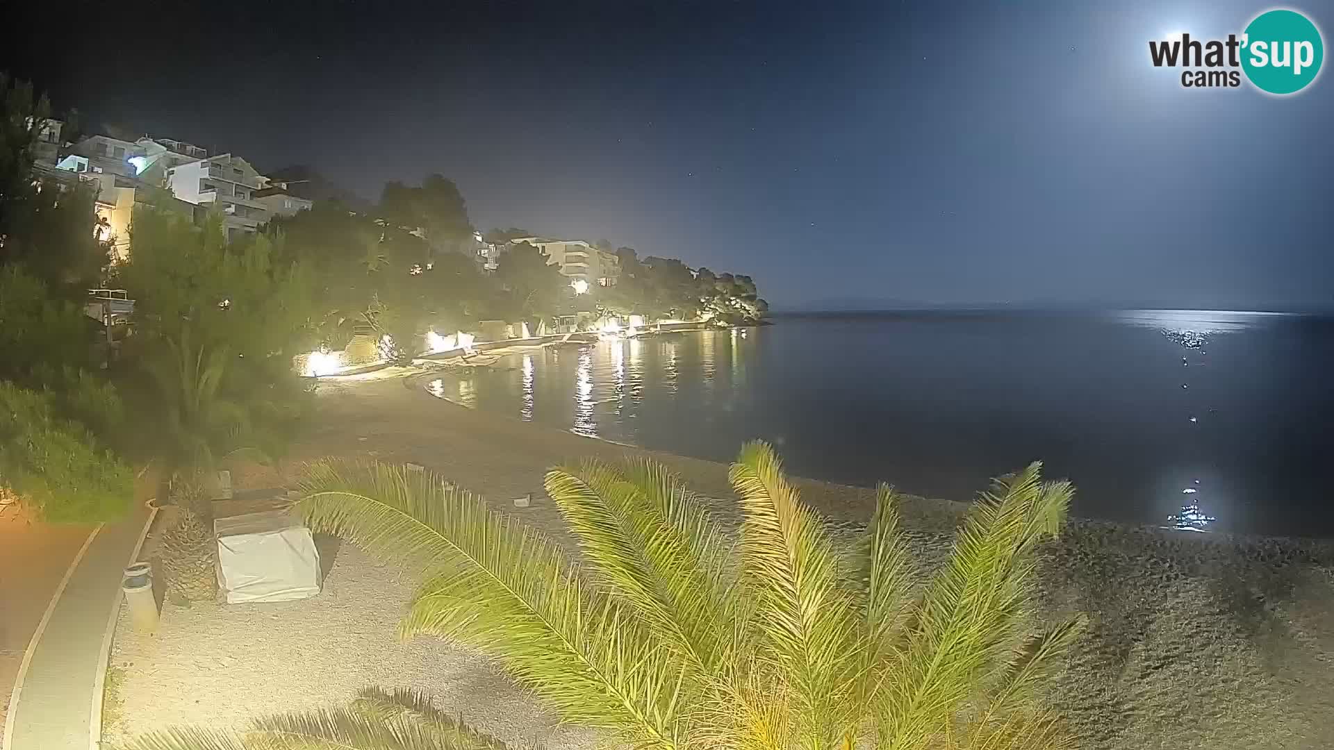 Web kamera Plaža Lučica Brela – Pogled uživo na jadransku obalu