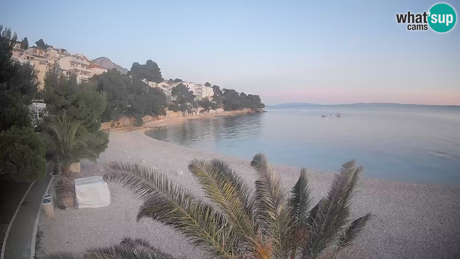 Web kamera Plaža Lučica Brela – Pogled uživo na jadransku obalu