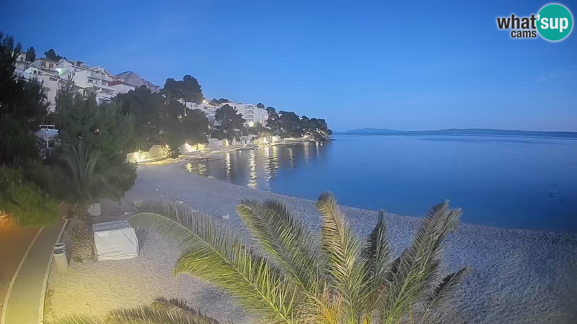 Spletna kamera Plaža Lučica Brela – Pogled v živo na Jadransko obalo