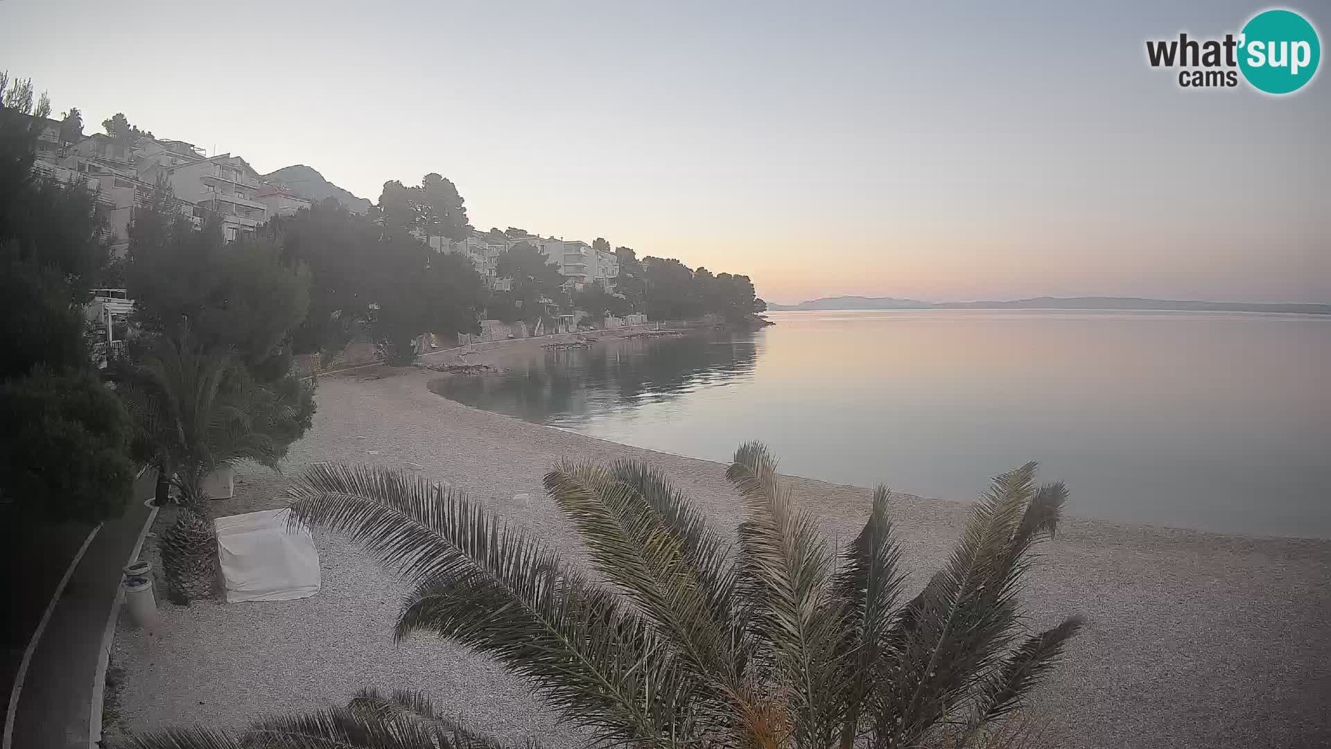 Web kamera Plaža Lučica Brela – Pogled uživo na jadransku obalu