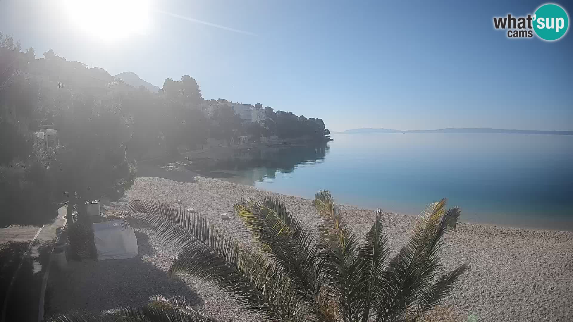 Web kamera Plaža Lučica Brela – Pogled uživo na jadransku obalu