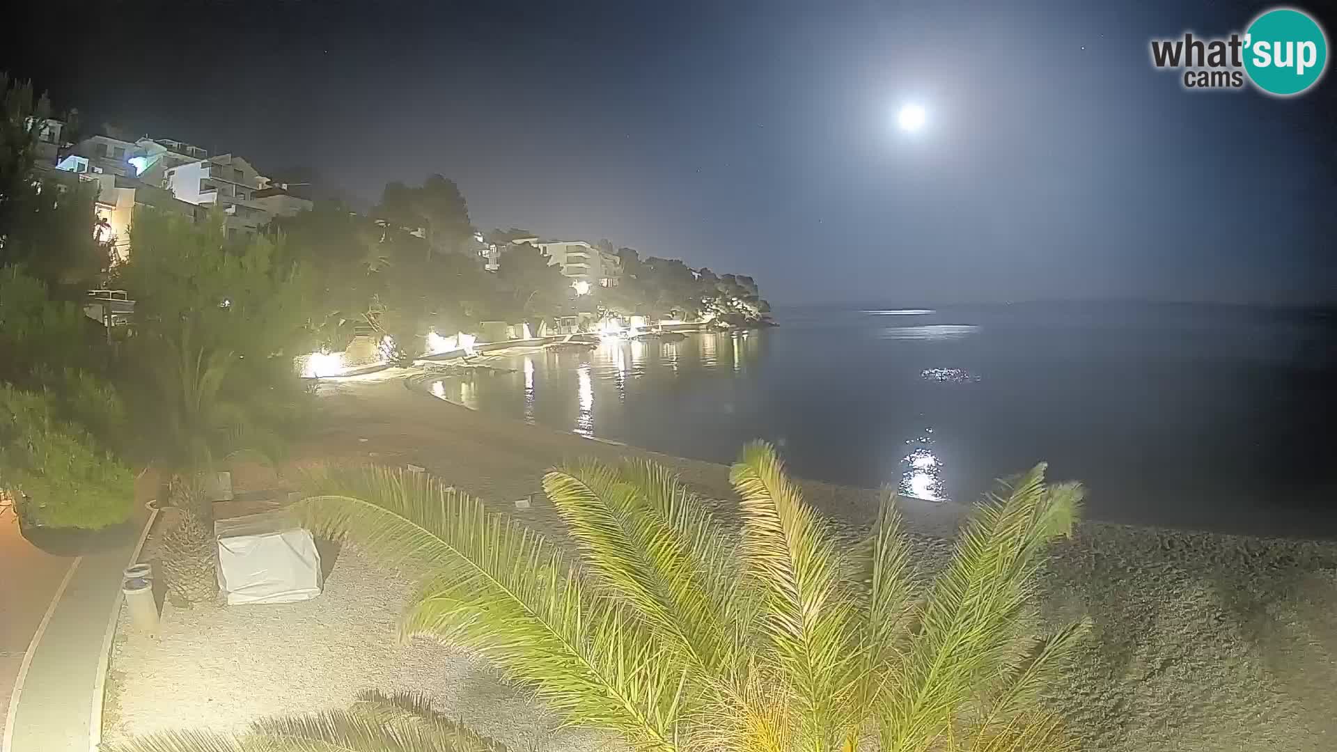 Spletna kamera Plaža Lučica Brela – Pogled v živo na Jadransko obalo