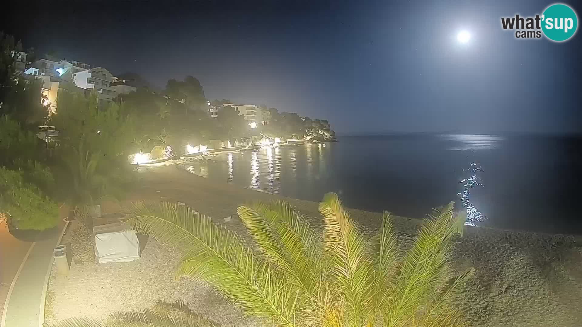 Web kamera Plaža Lučica Brela – Pogled uživo na jadransku obalu