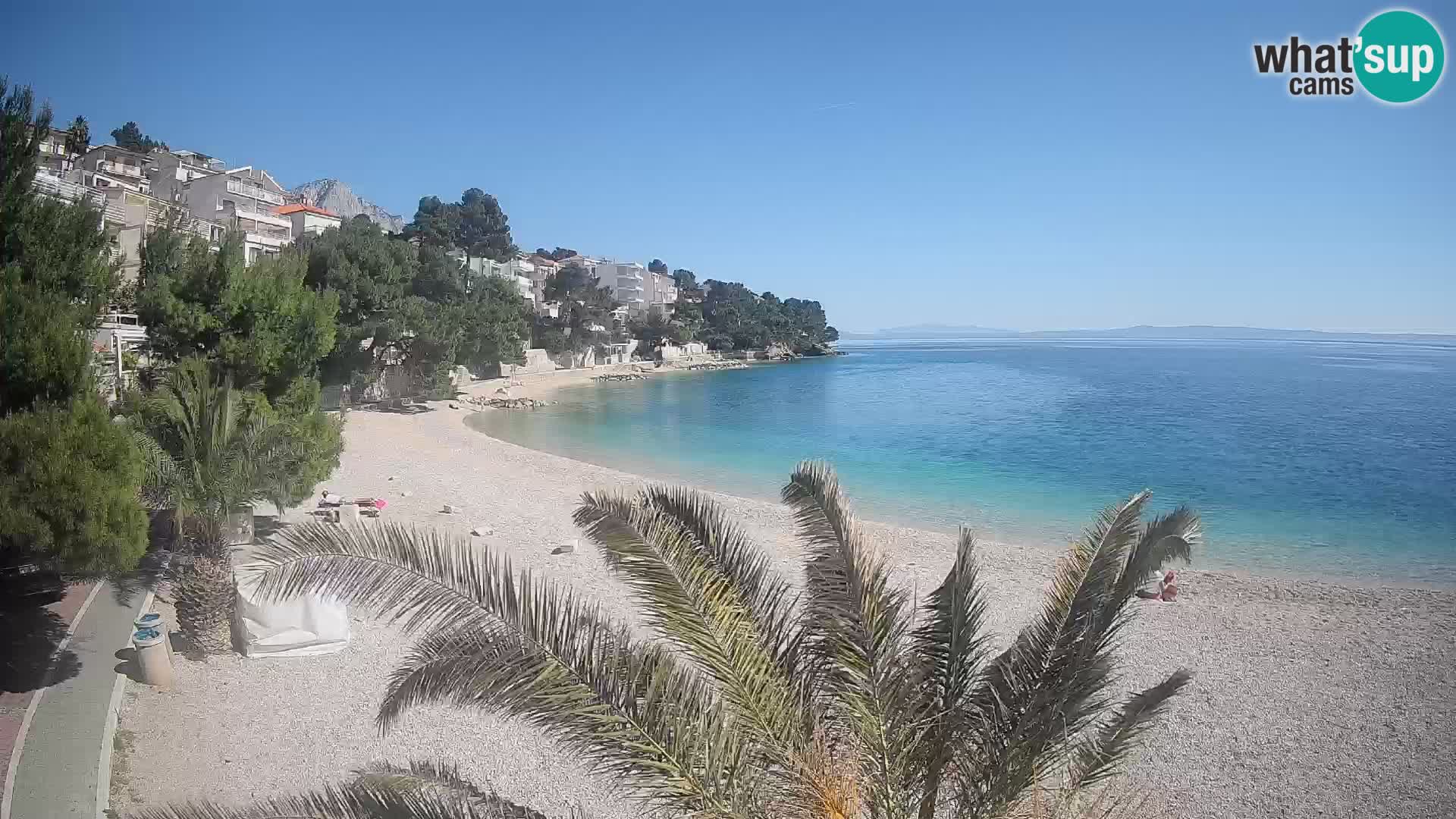 Web kamera Plaža Lučica Brela – Pogled uživo na jadransku obalu