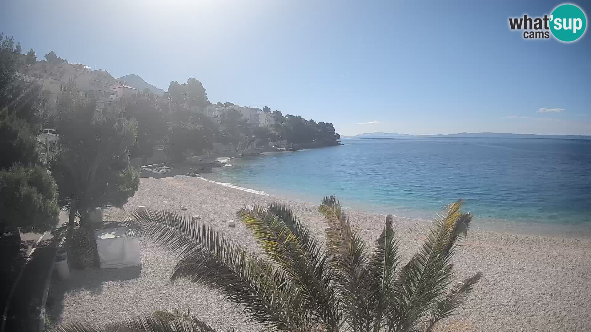 Spletna kamera Plaža Lučica Brela – Pogled v živo na Jadransko obalo
