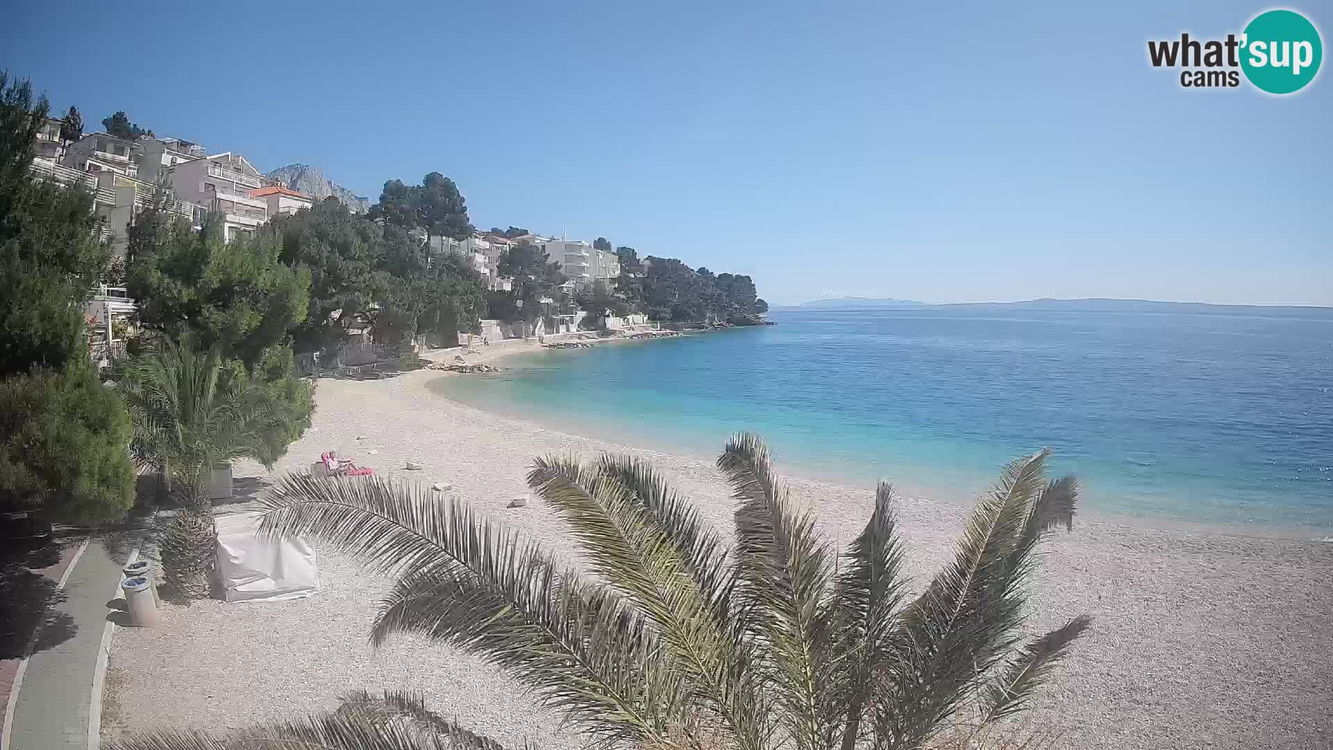 Spletna kamera Plaža Lučica Brela – Pogled v živo na Jadransko obalo