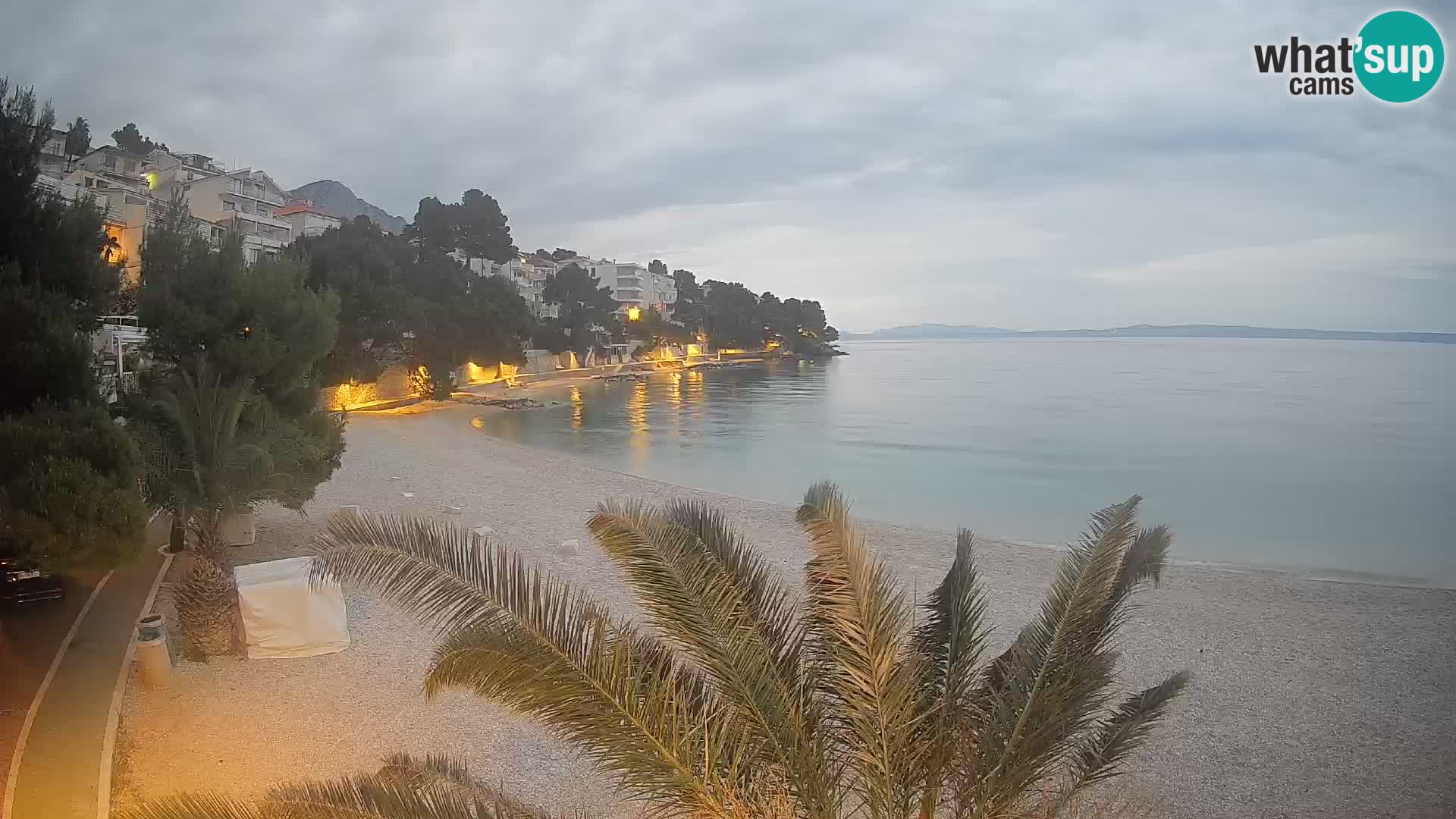 Web kamera Plaža Lučica Brela – Pogled uživo na jadransku obalu