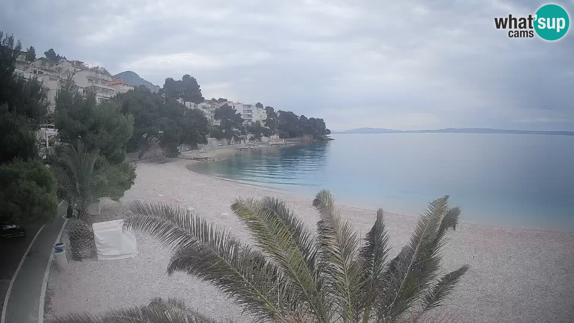 Web kamera Plaža Lučica Brela – Pogled uživo na jadransku obalu