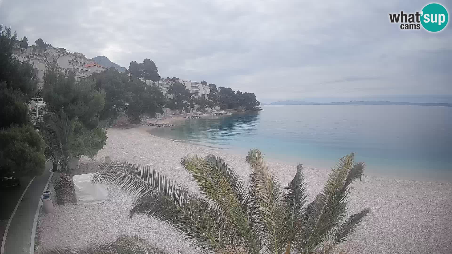 Spletna kamera Plaža Lučica Brela – Pogled v živo na Jadransko obalo