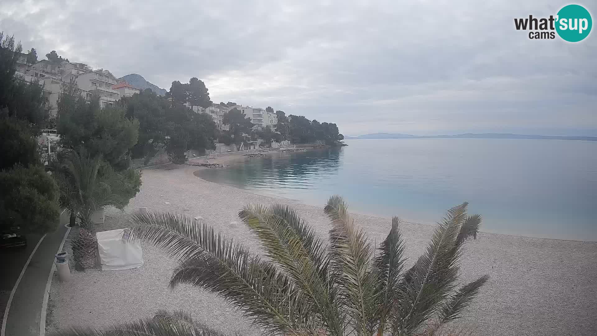 Spletna kamera Plaža Lučica Brela – Pogled v živo na Jadransko obalo