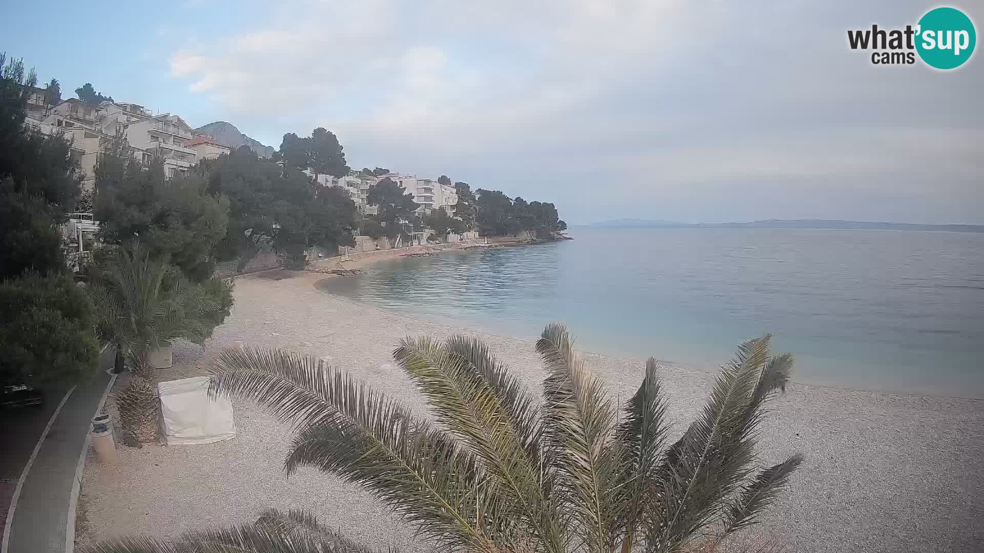 Web kamera Plaža Lučica Brela – Pogled uživo na jadransku obalu