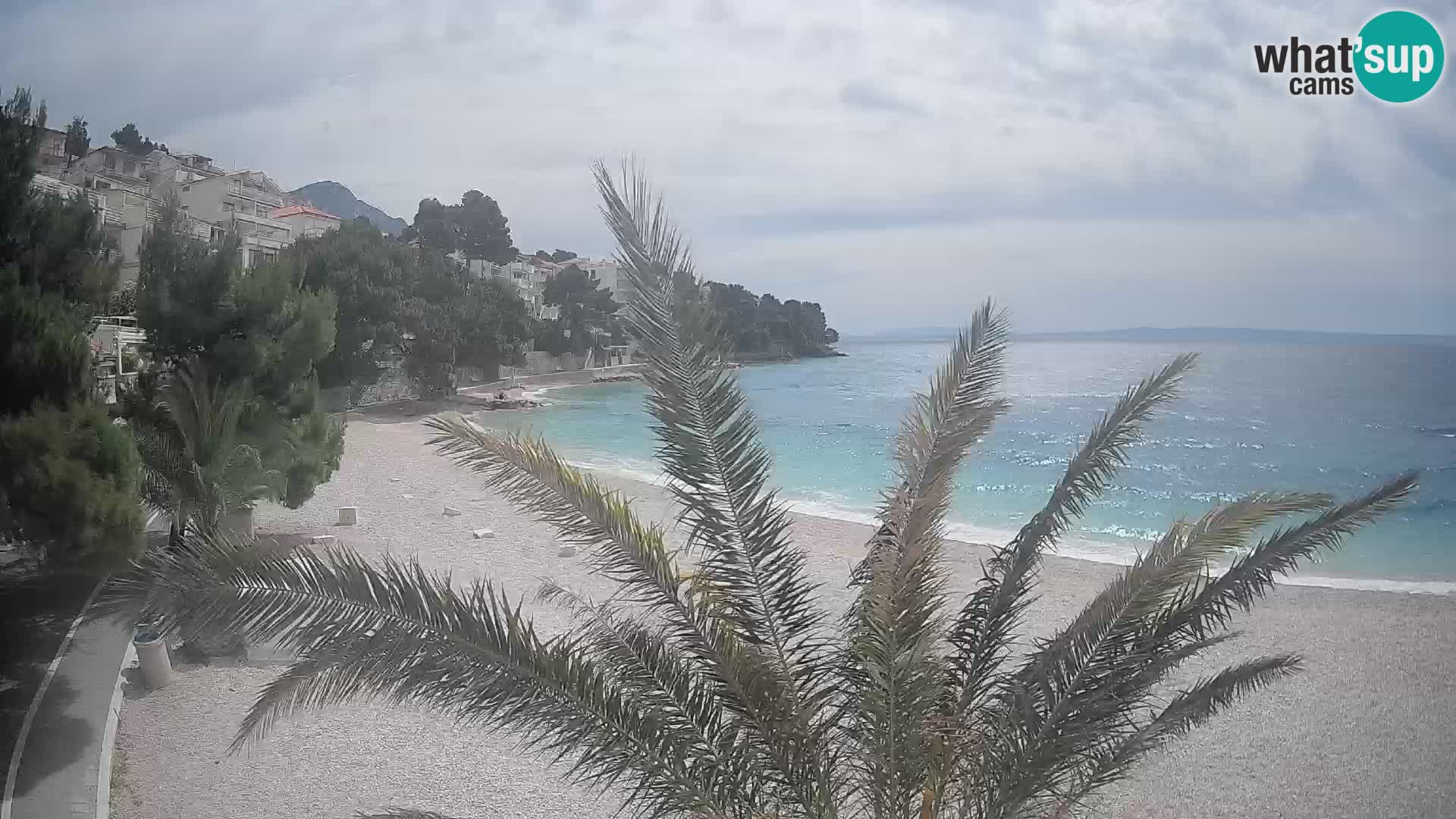 Web kamera Plaža Lučica Brela – Pogled uživo na jadransku obalu