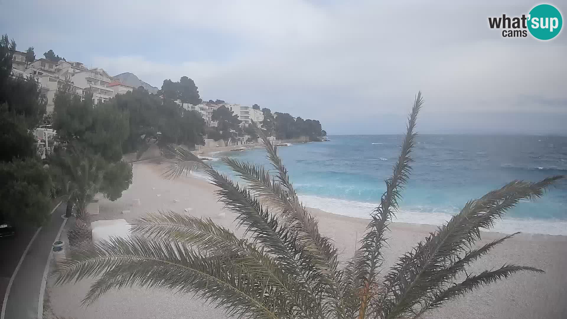 Web kamera Plaža Lučica Brela – Pogled uživo na jadransku obalu