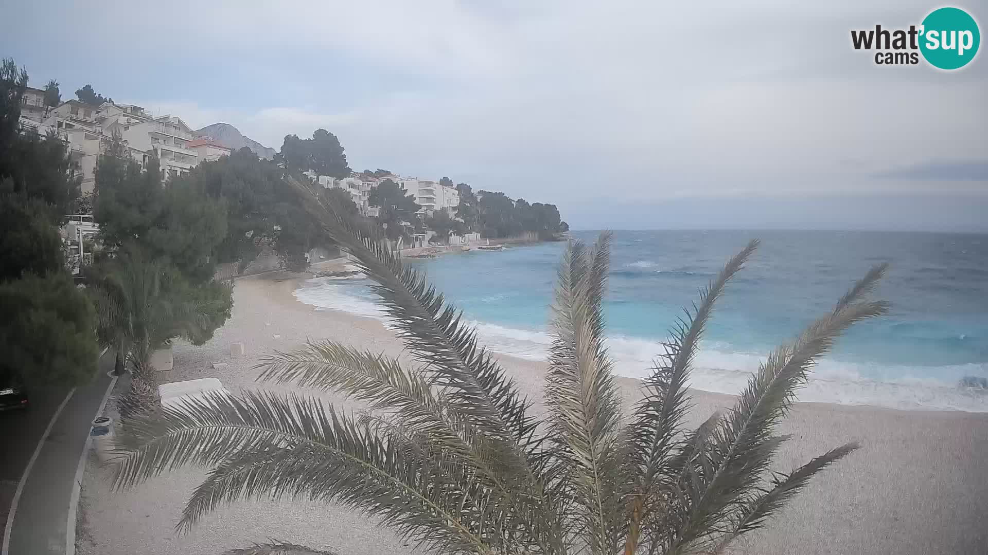 Web kamera Plaža Lučica Brela – Pogled uživo na jadransku obalu